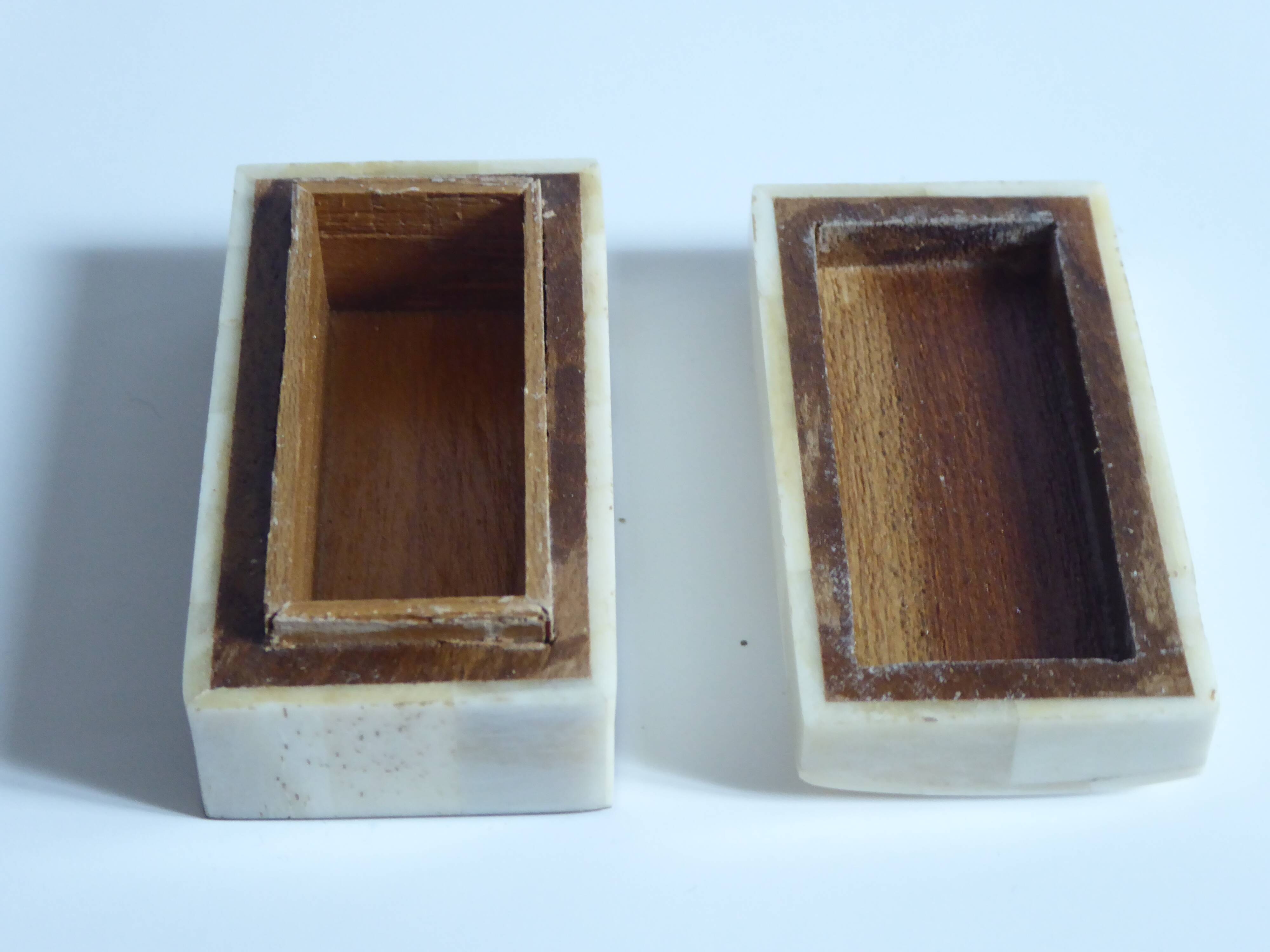 Rectangular box in white horn and wood