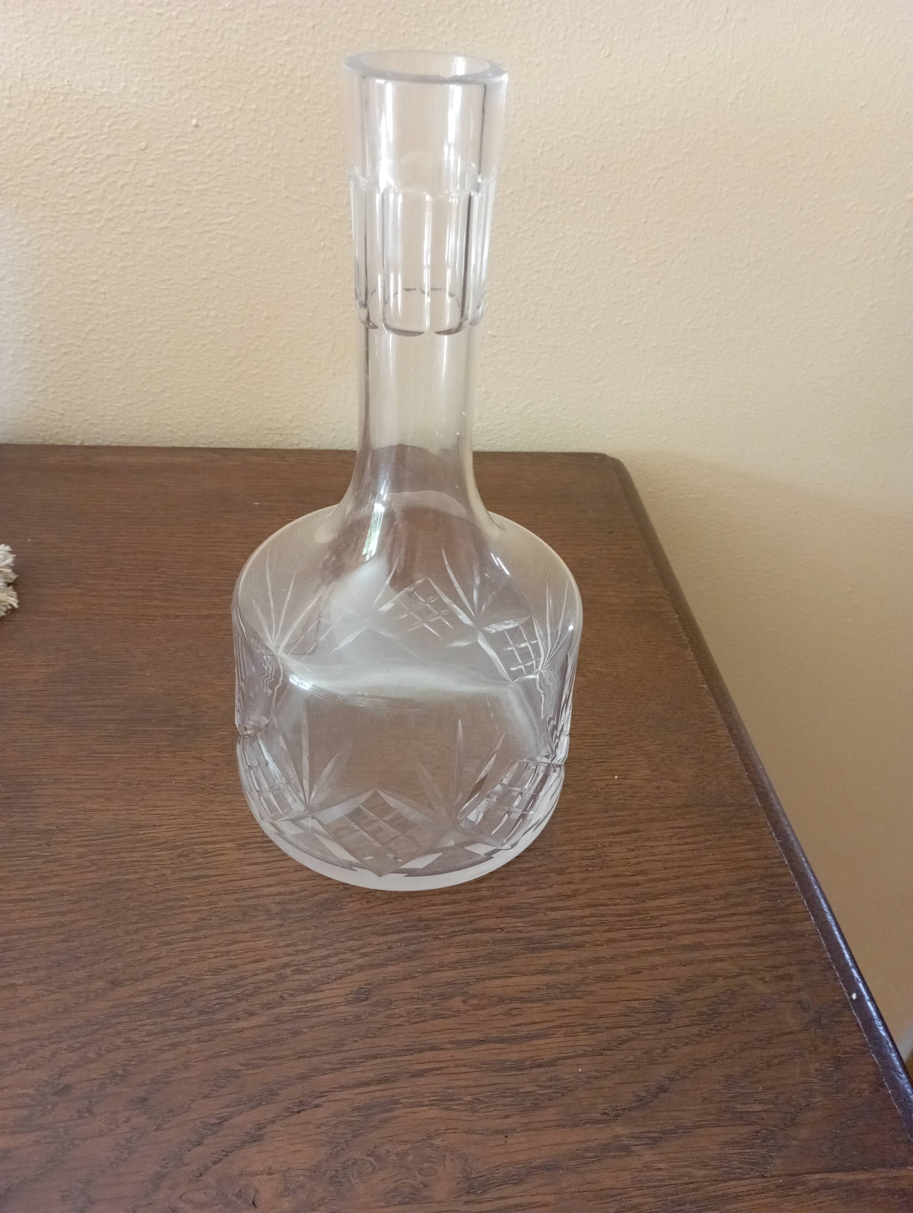 Carafe à vin ciselée