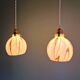 Duo de suspensions Art Déco en opaline marbrée, années 1920-30