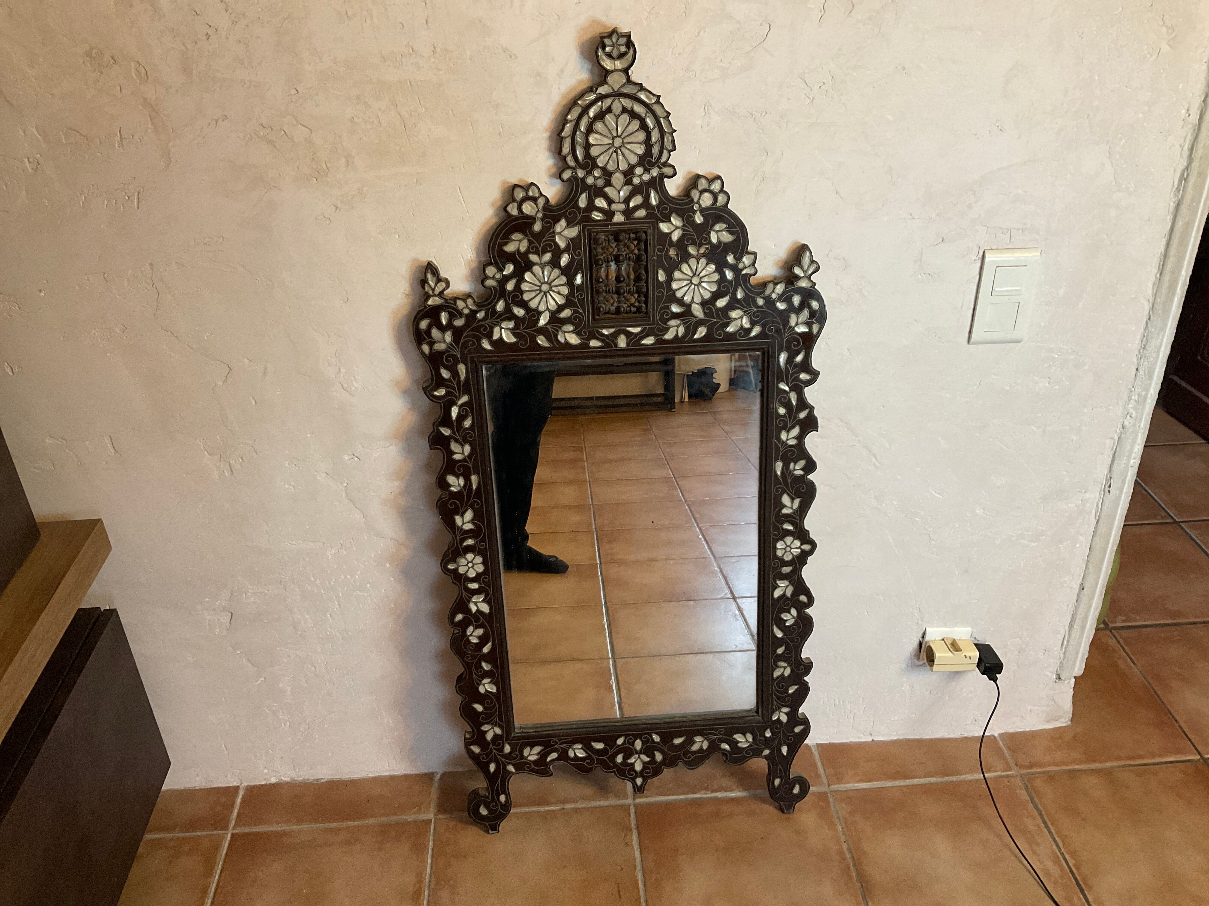 Syrian ottoman mirror in wood inlaid with mother-of-pearl called goldfisch