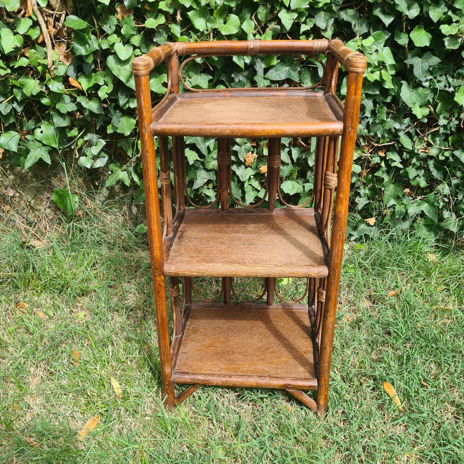 Étagère en rotin : vintage