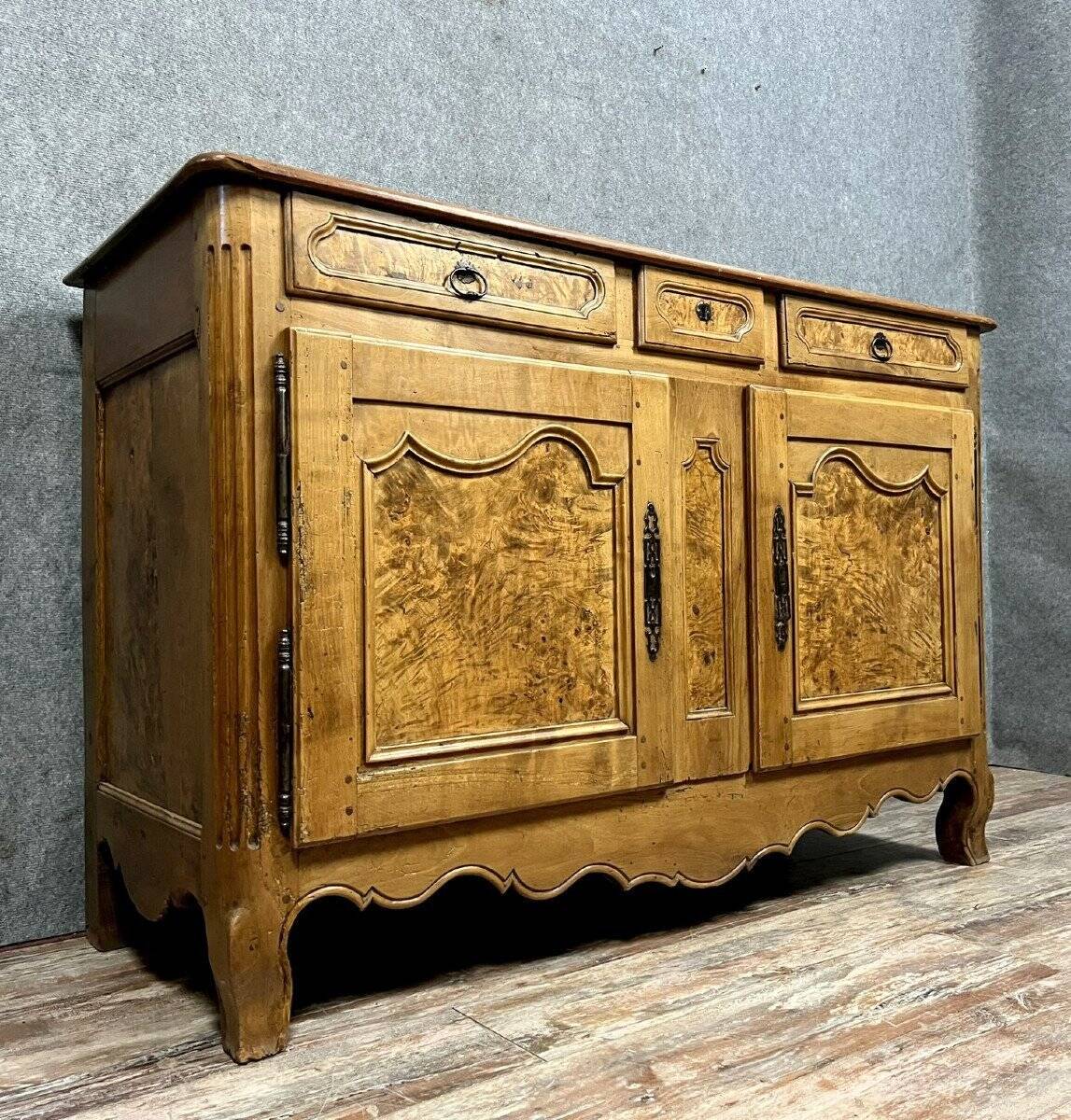 Louis XV period Bressan sideboard in walnut and elm burl, 18th century