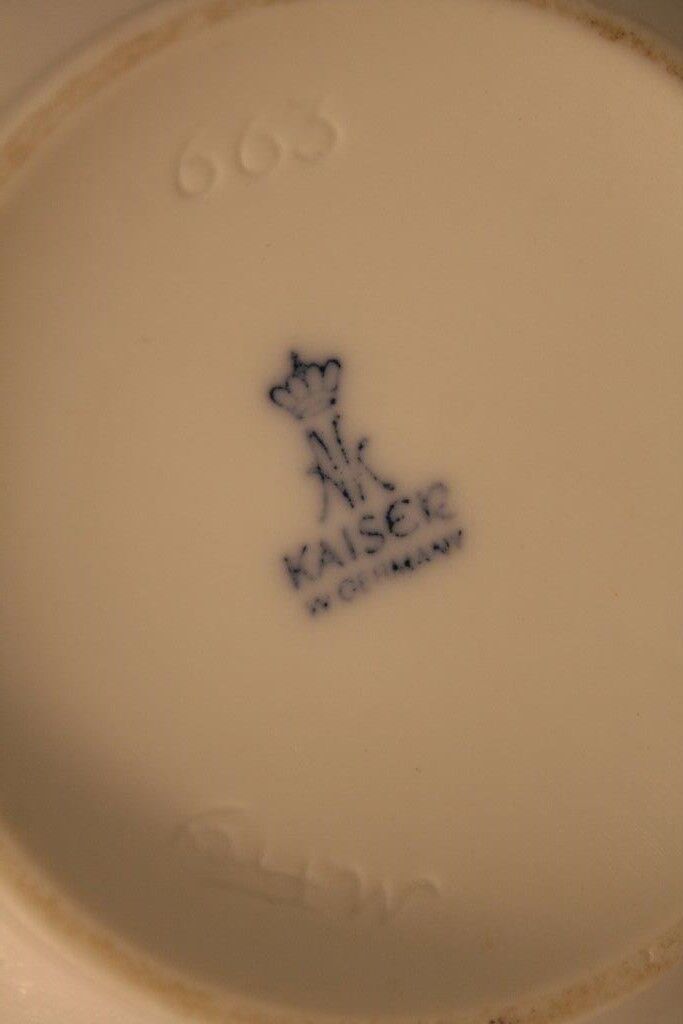 Vase kaiser M.Frey porcelain biscuit pattern pink pattern