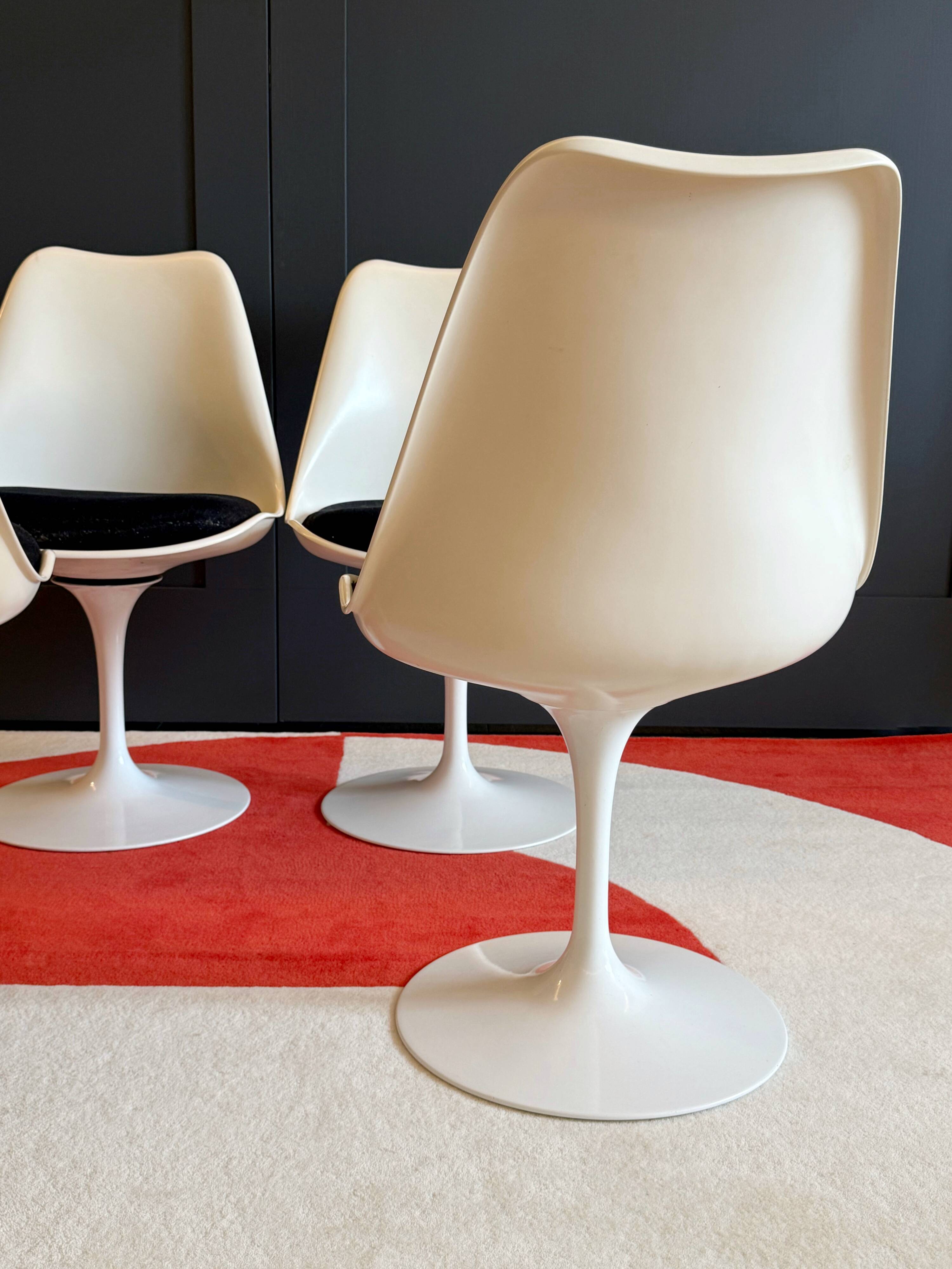 Series of 4 Tulip chairs by Eero Saarinen.  Knoll International