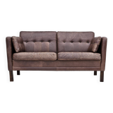 Années 1970, canapé classique danois 2 places, cuir marron d'origine.