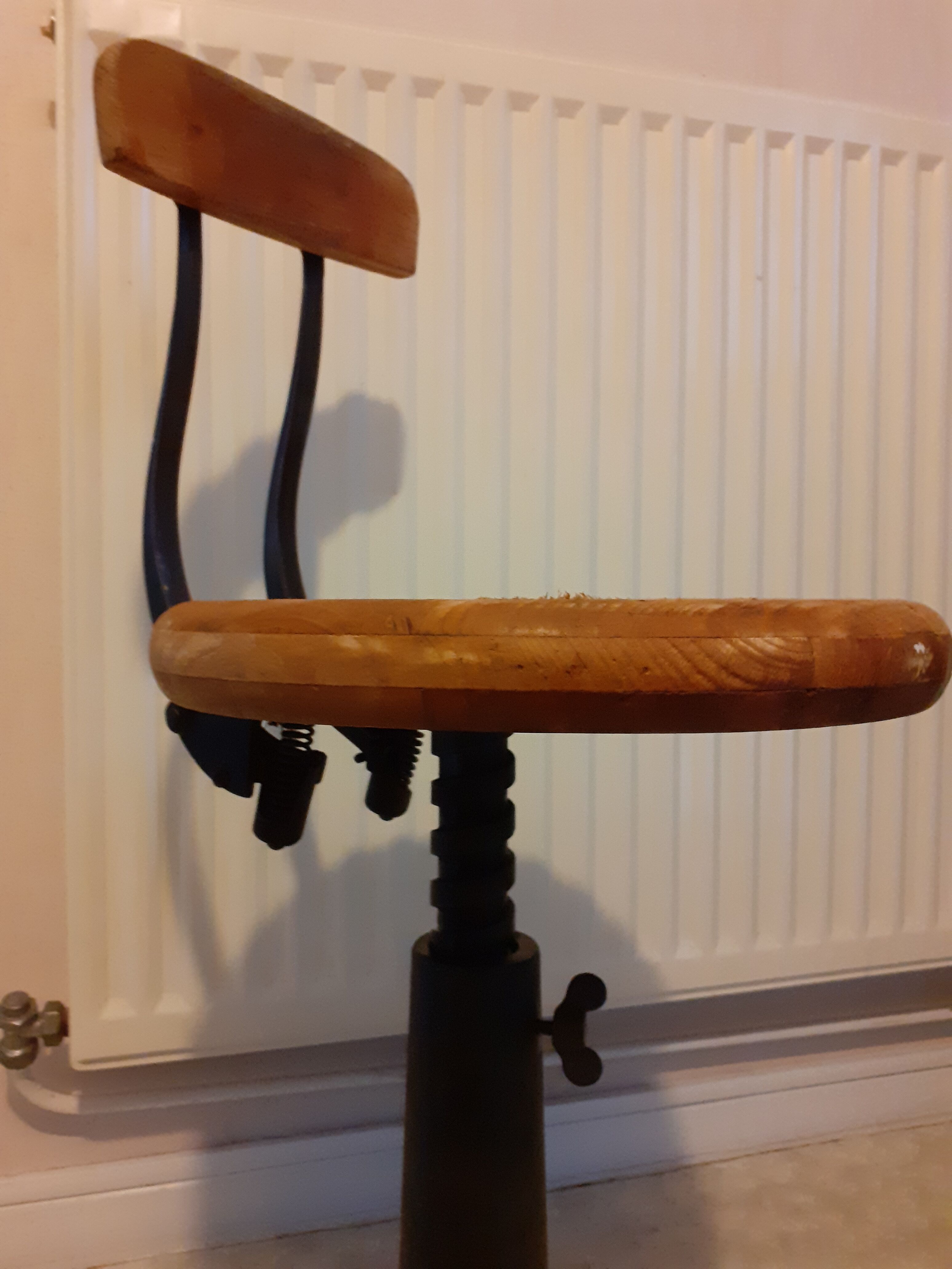 Singer workshop chair