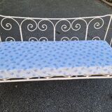 bed child iron bench