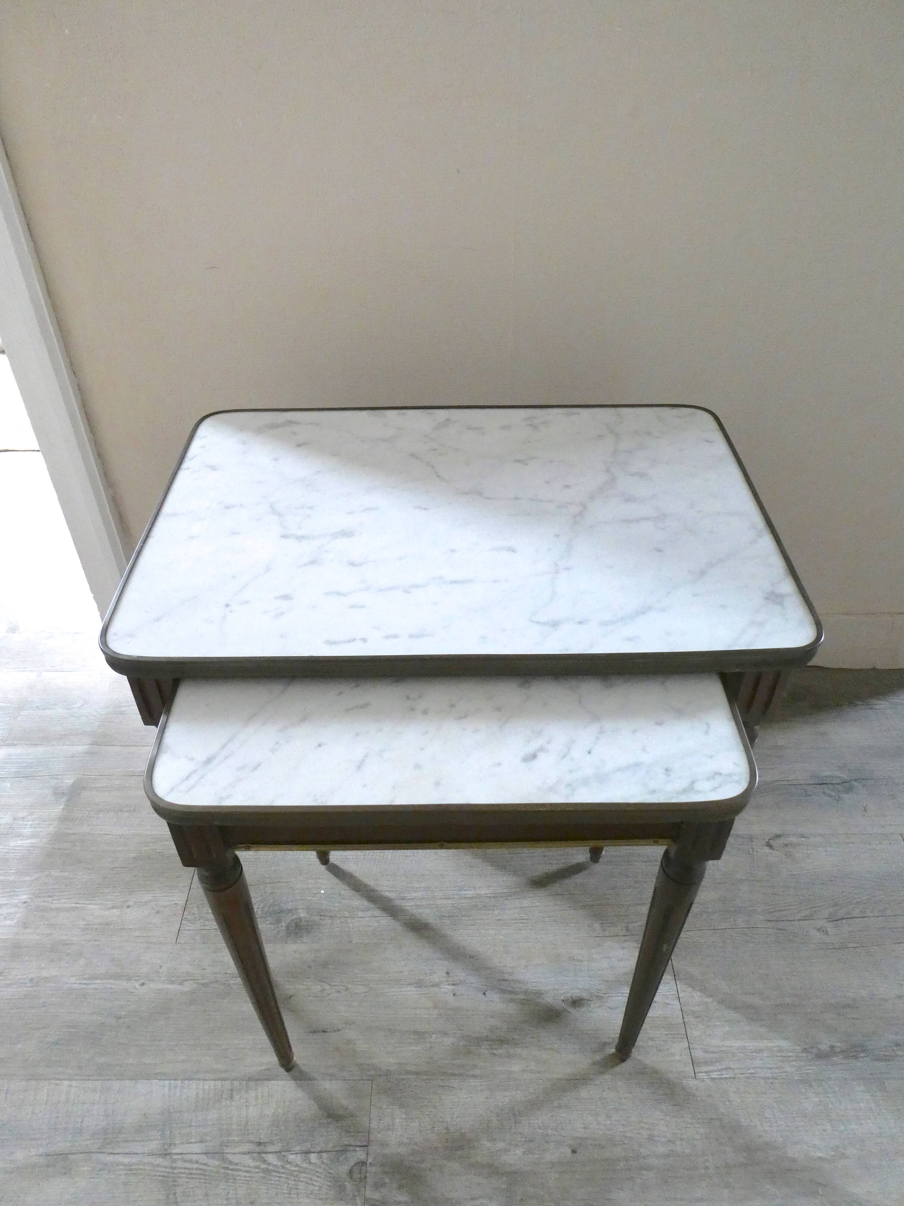 Nesting tables in dark wood and white marble