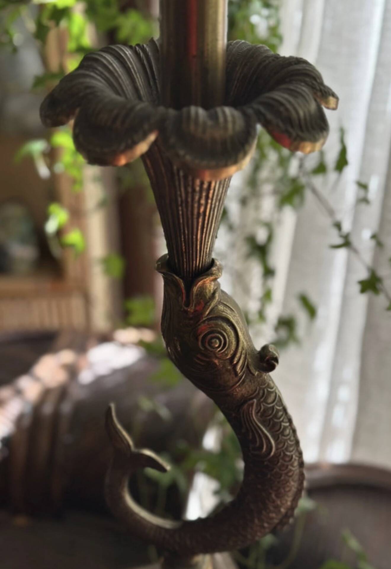 Lampe sculpturale vintage avec dauphin en bronze sur base en marbre noir -Holl
