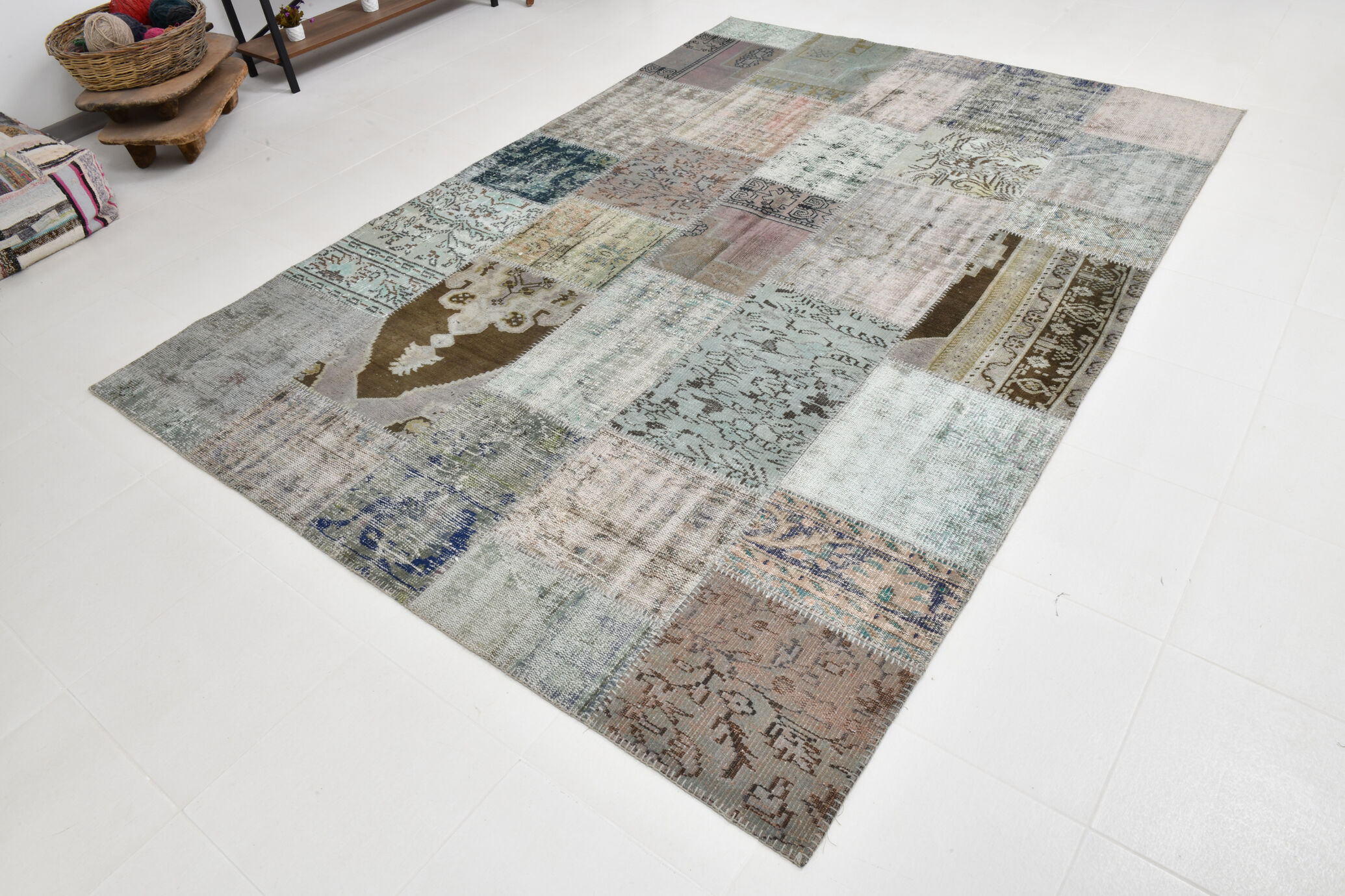 Neutral tones turkish rug 304x211cm