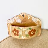 Empty pocket, soap holder wall