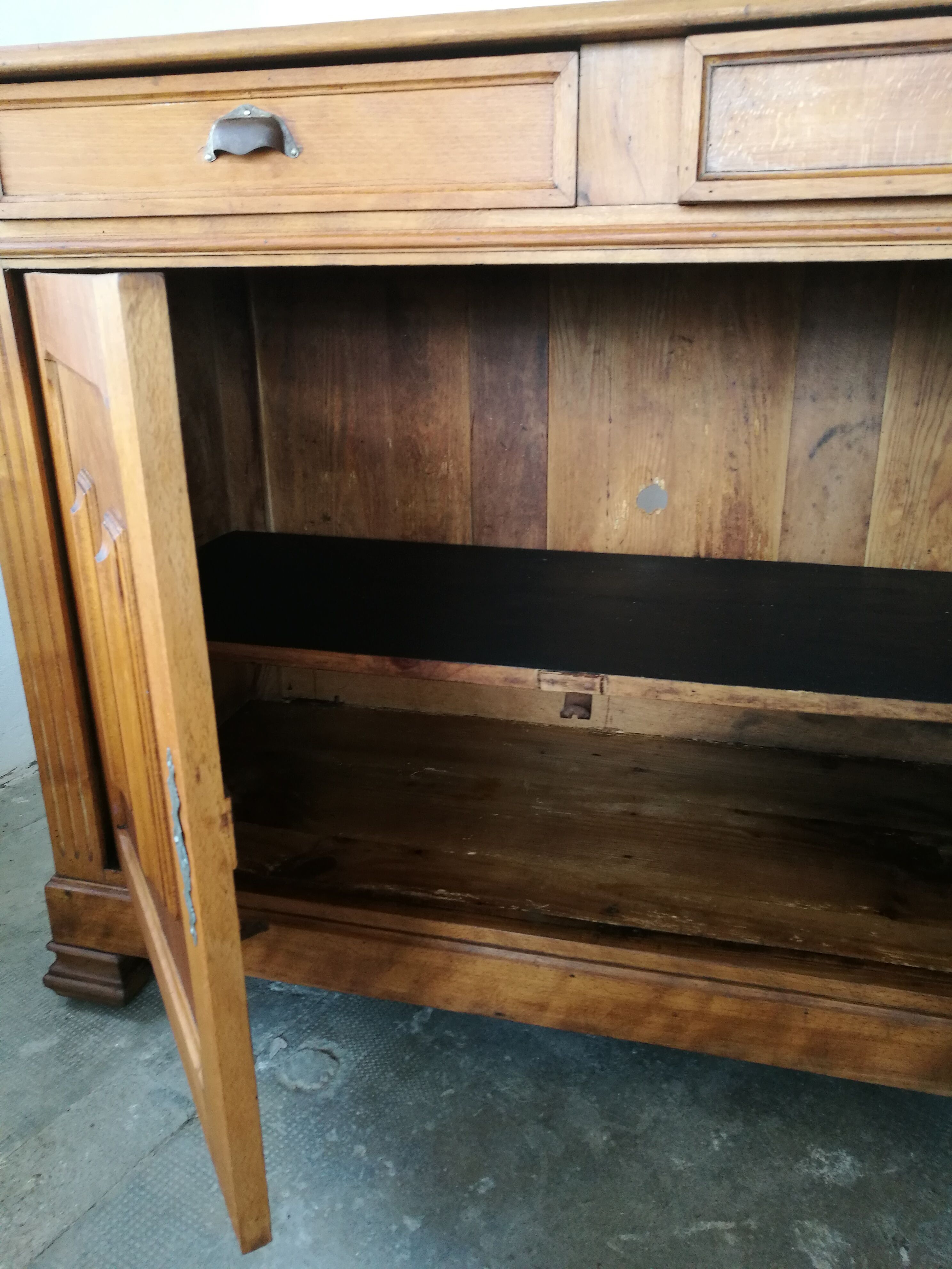 Buffet parisien, bois brut