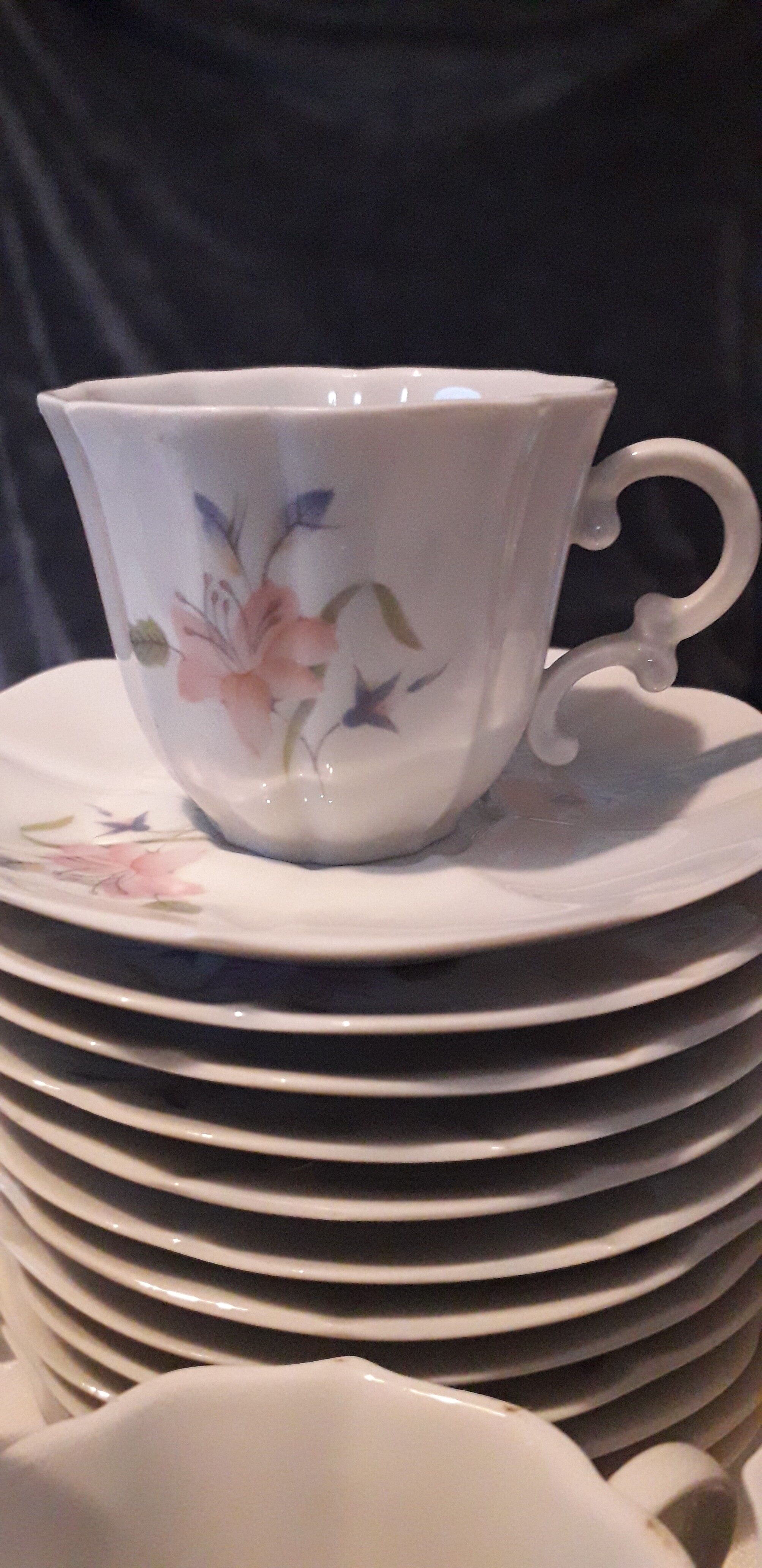 Coffee service: 12 cups and saucers + sugar in fine Limoges porcelain
