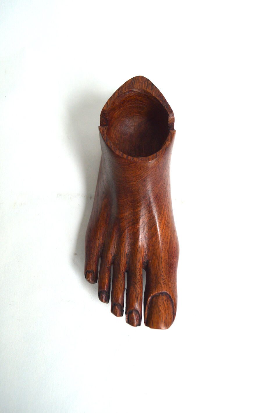 Cendrier pied en bois sculpté