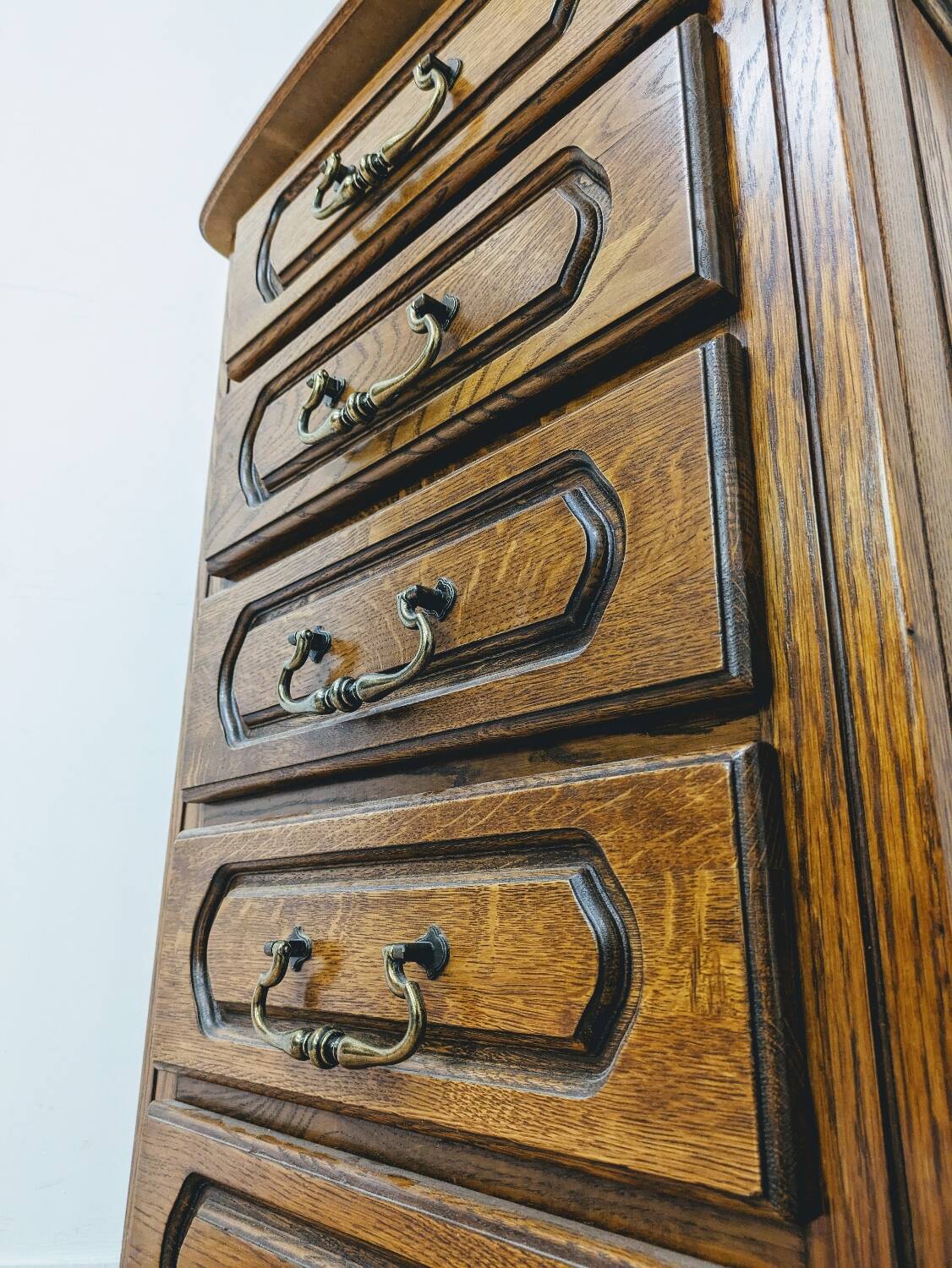 Vintage wooden chest of drawers