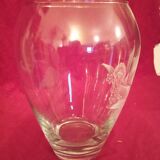 Engraved glass vase with floral pattern
