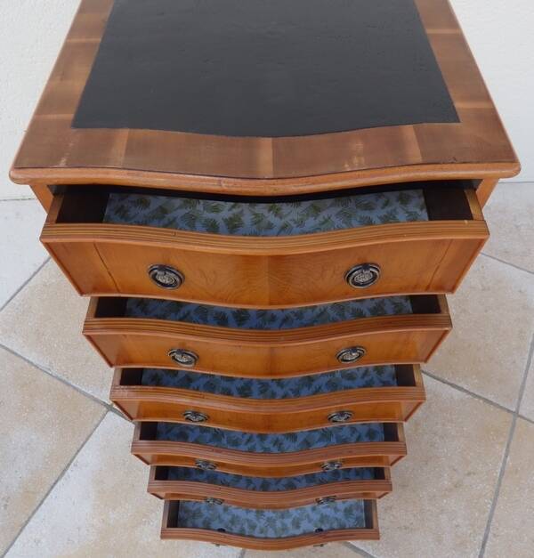 Louis XVI style chest of drawers in wood and cherry veneer.