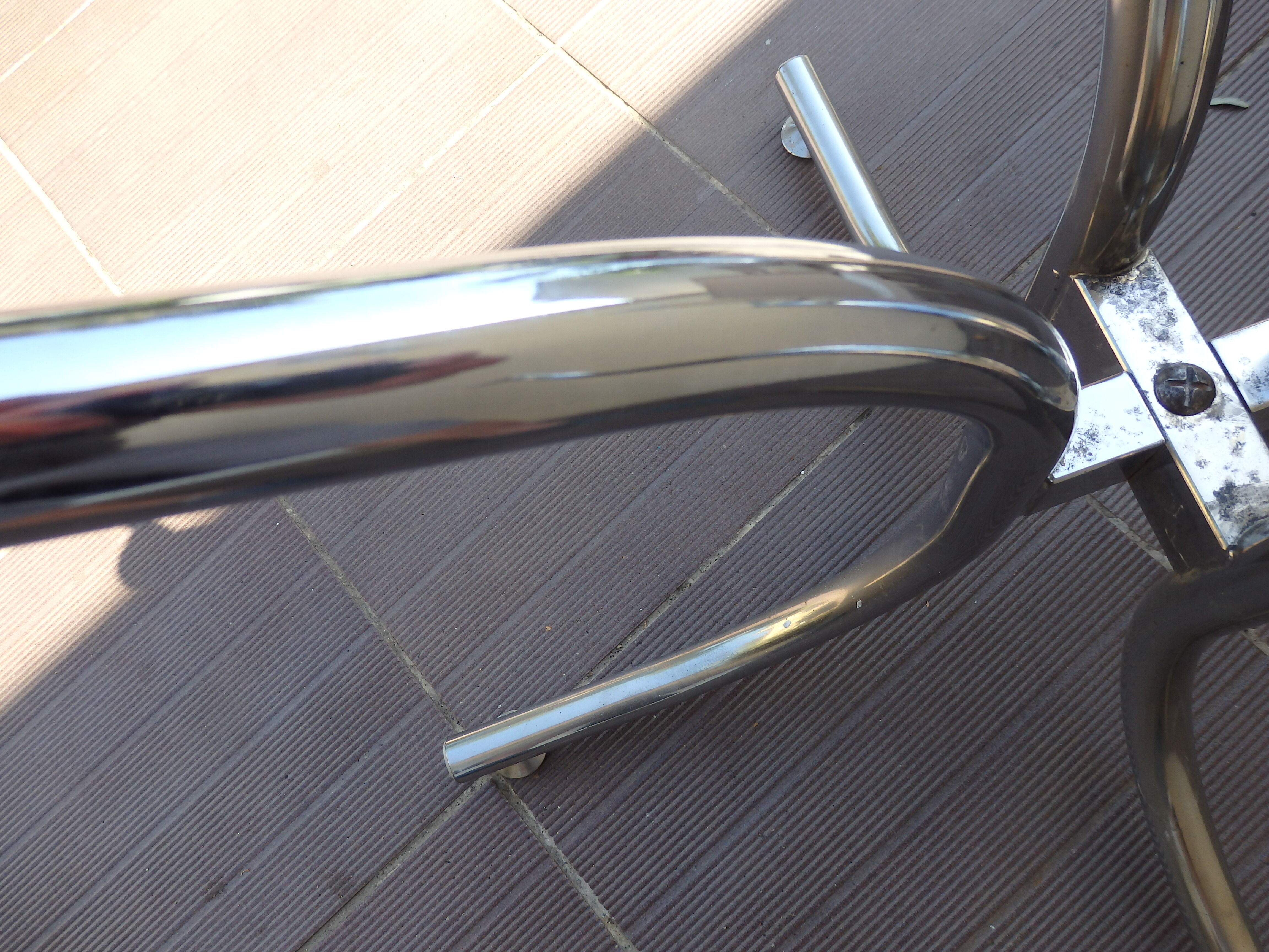 Round formica table with vintage year extension 60 70