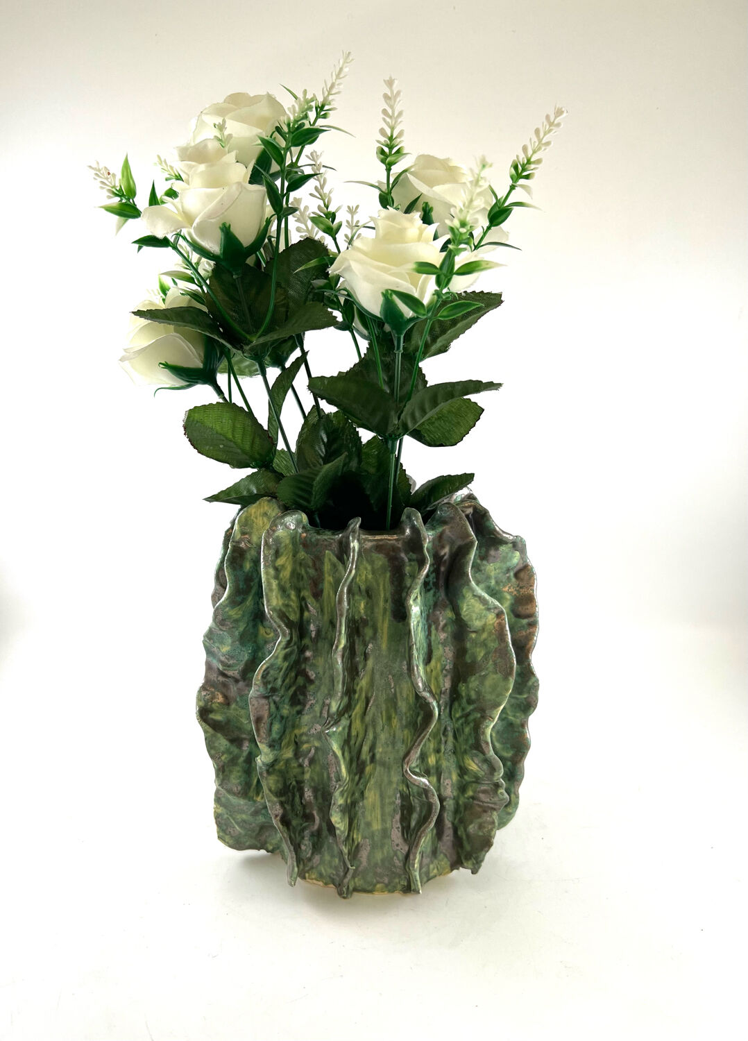 Valgo iridescent green design vase