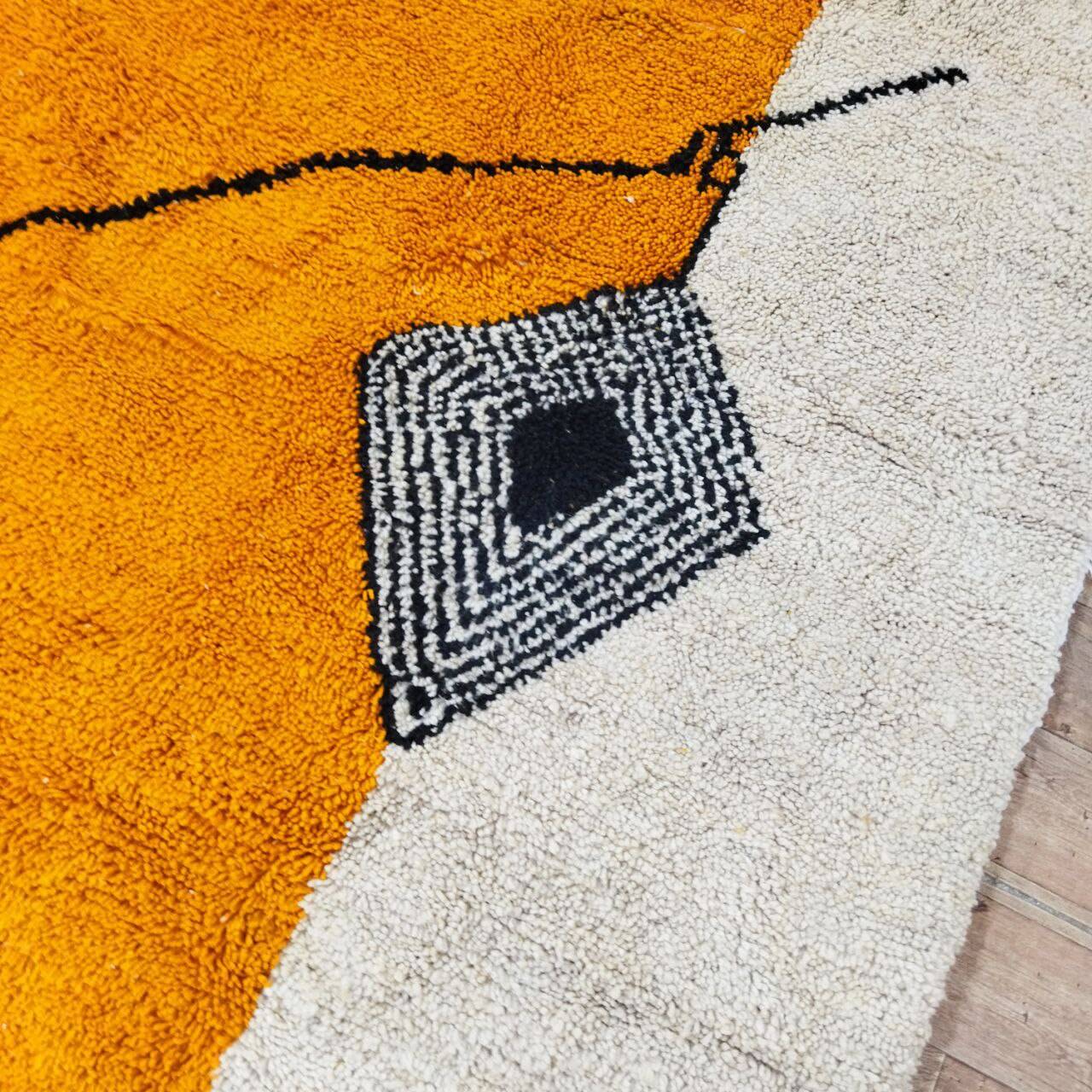 Handmade wool Berber rug 275 X 182 CM