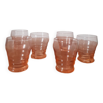 Lot de petits verres rose