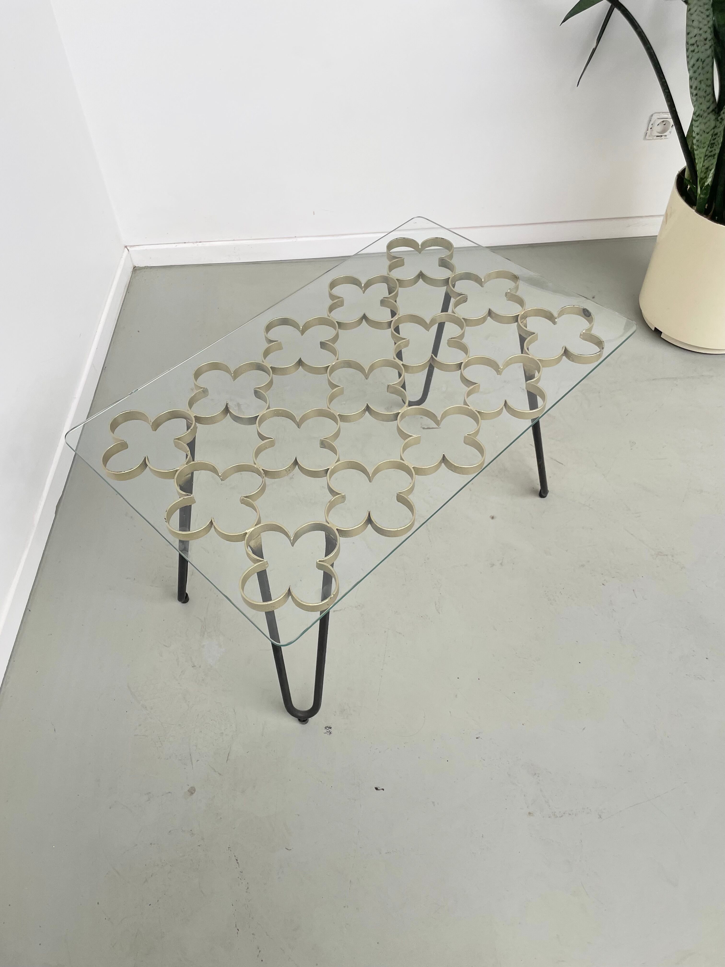 Coffee table 50s golden clover