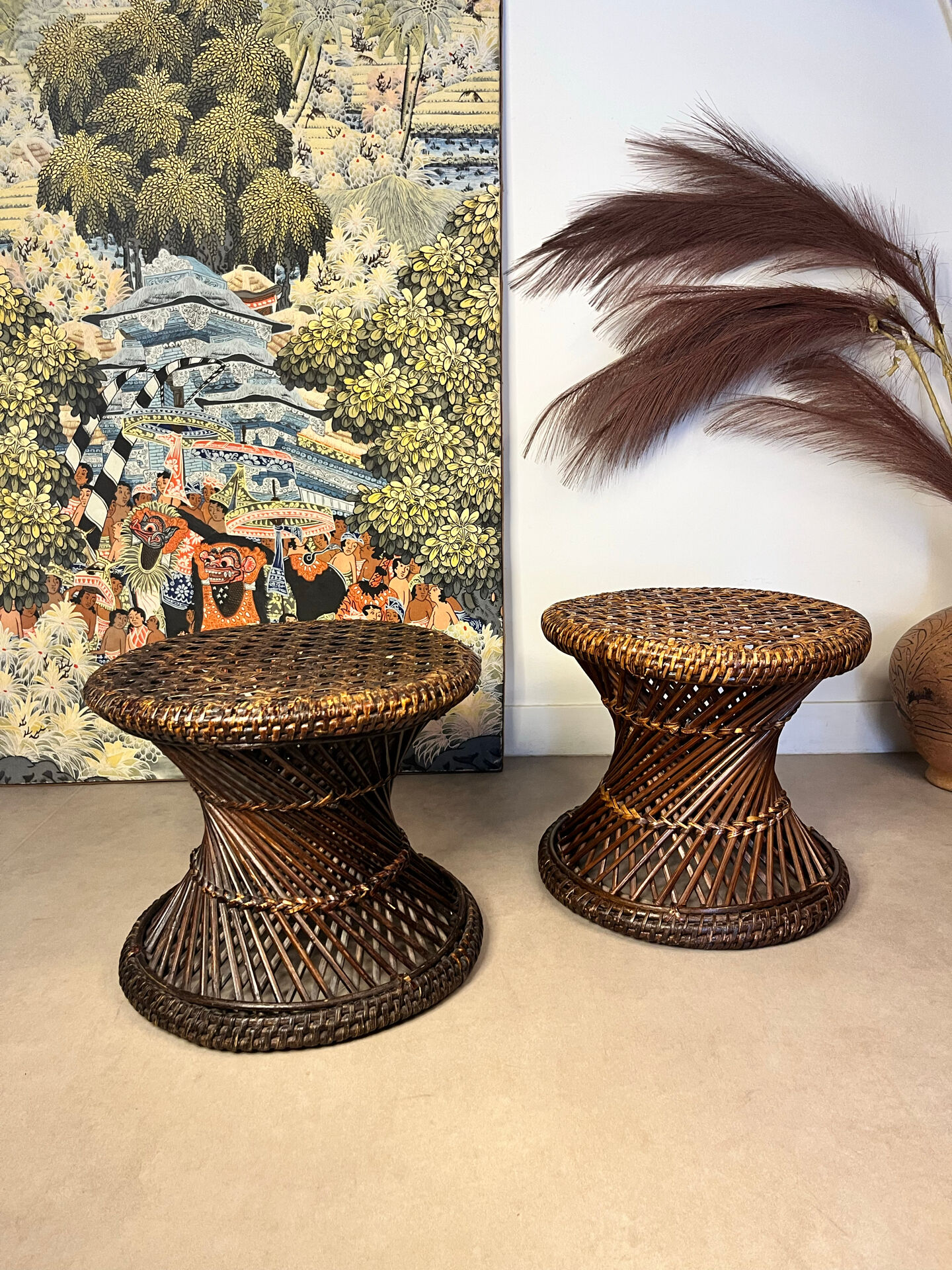 Paire de tabourets en rotin tressé