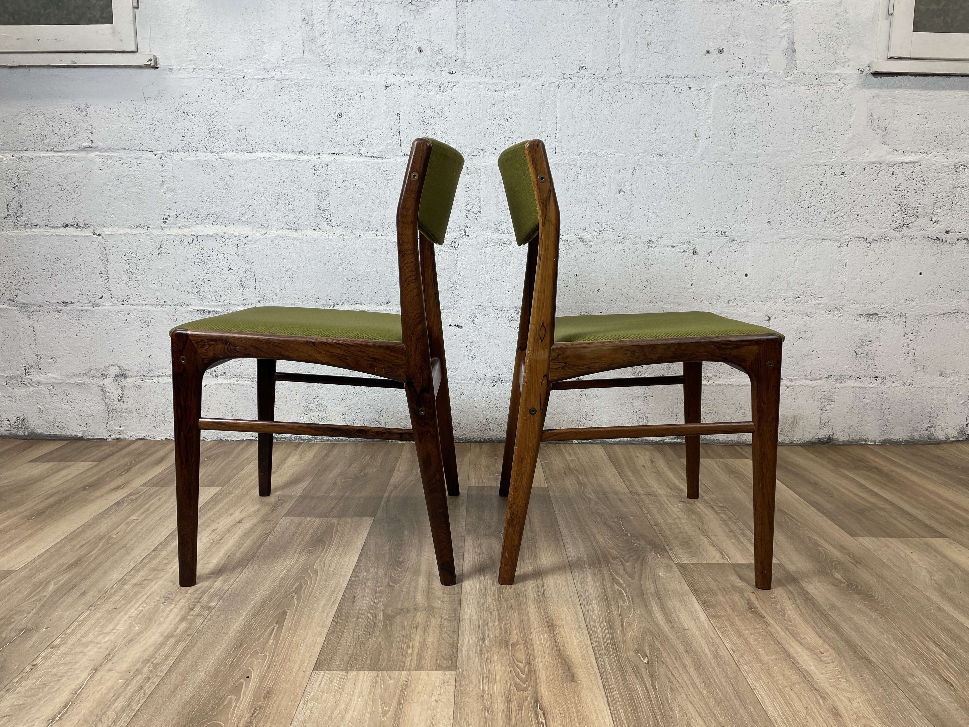 Set of 6 dining chairs in rosewood and green fabric signed T.S.M, 60s