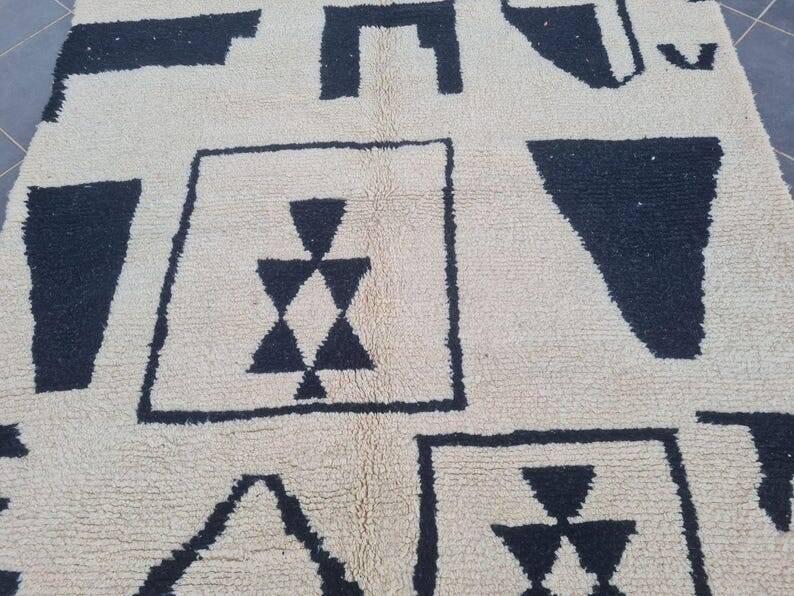 Tapis marocain en laine décoré 200cmx300cm