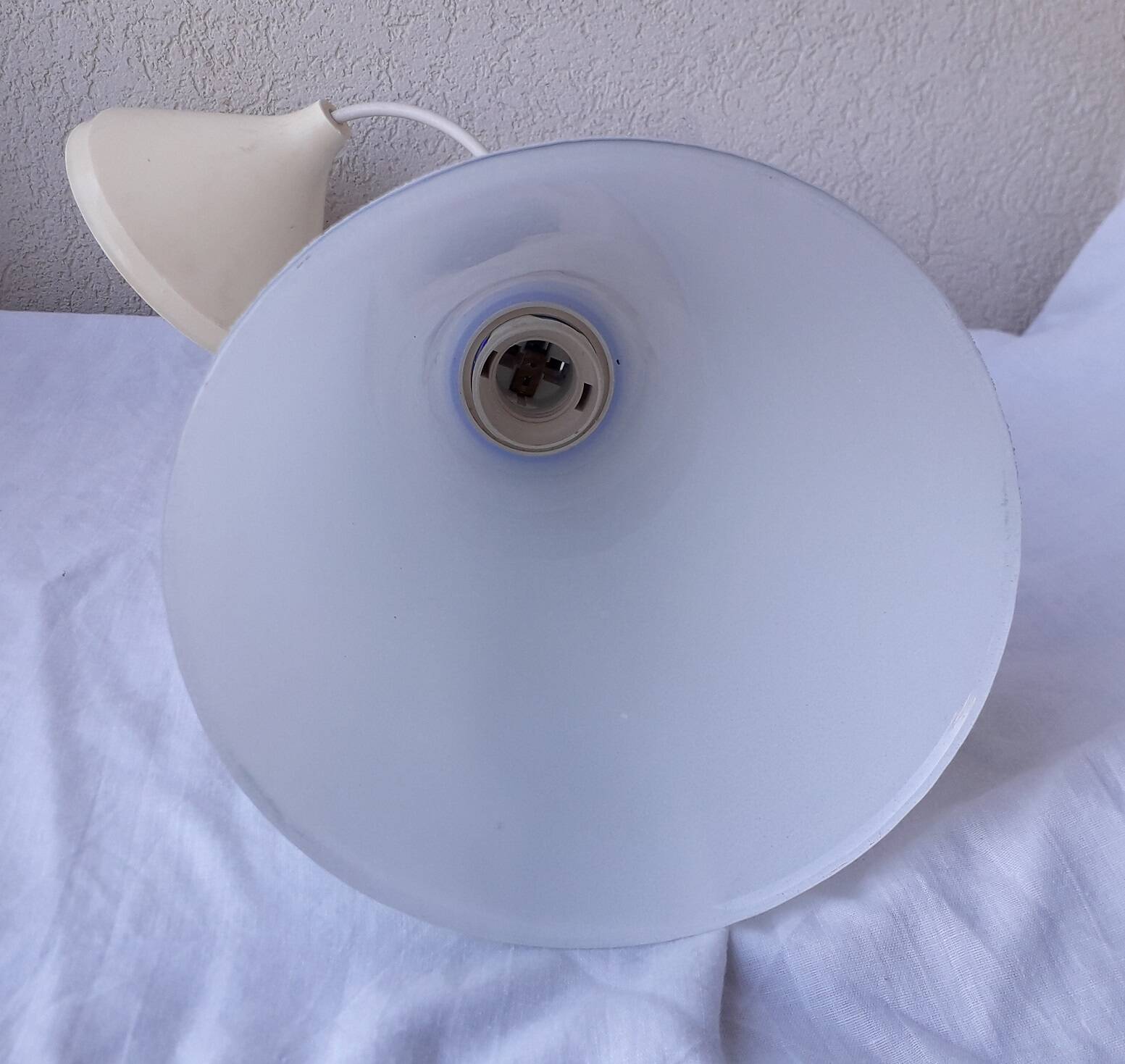 White glass suspension