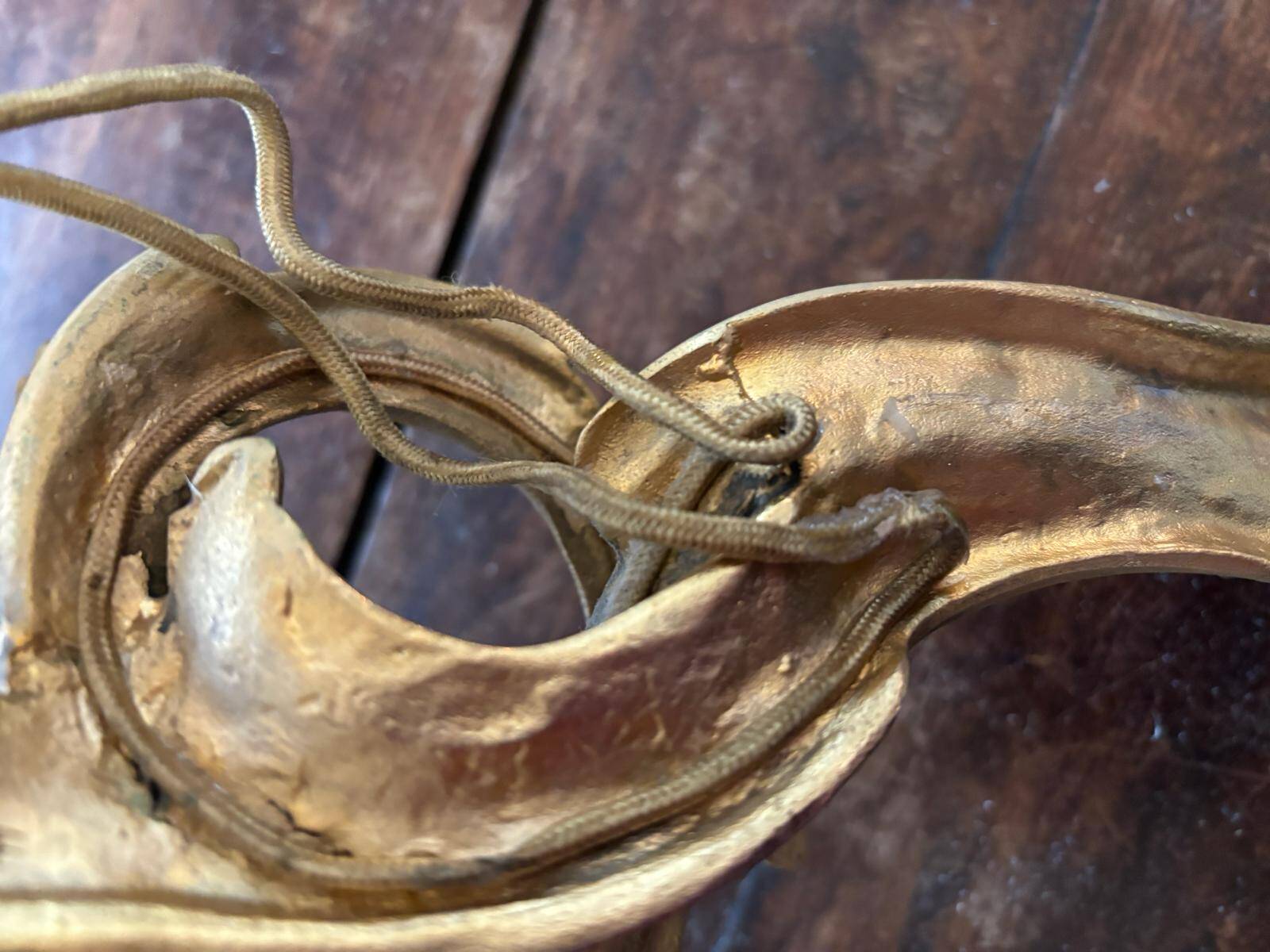Paire d'appliques avec ampoules en bronze doré style Louis XV