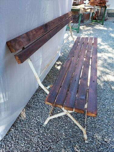 Folding garden bench in wrought iron and wood