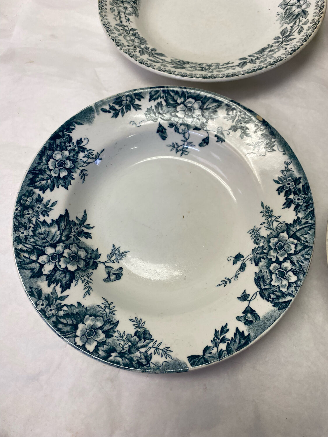 Set of 4 old hollow plates