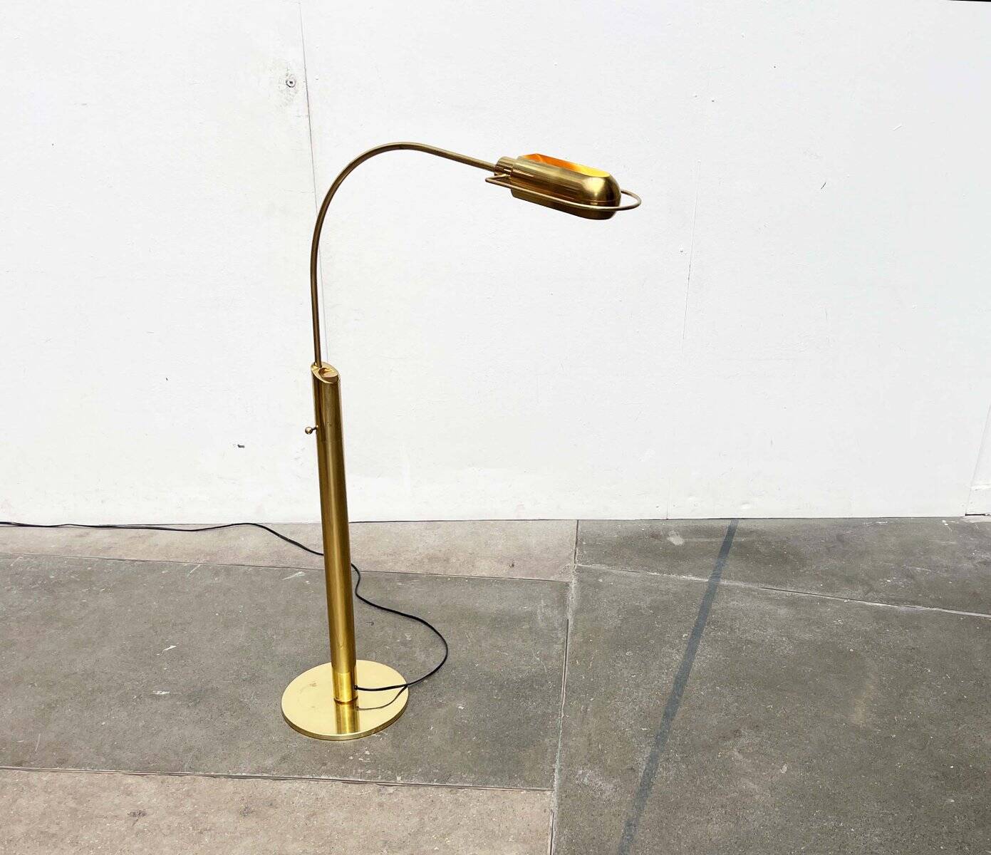 Vintage Hollywood Regency brass floor lamp by designer Florian Schulz, 1970s.