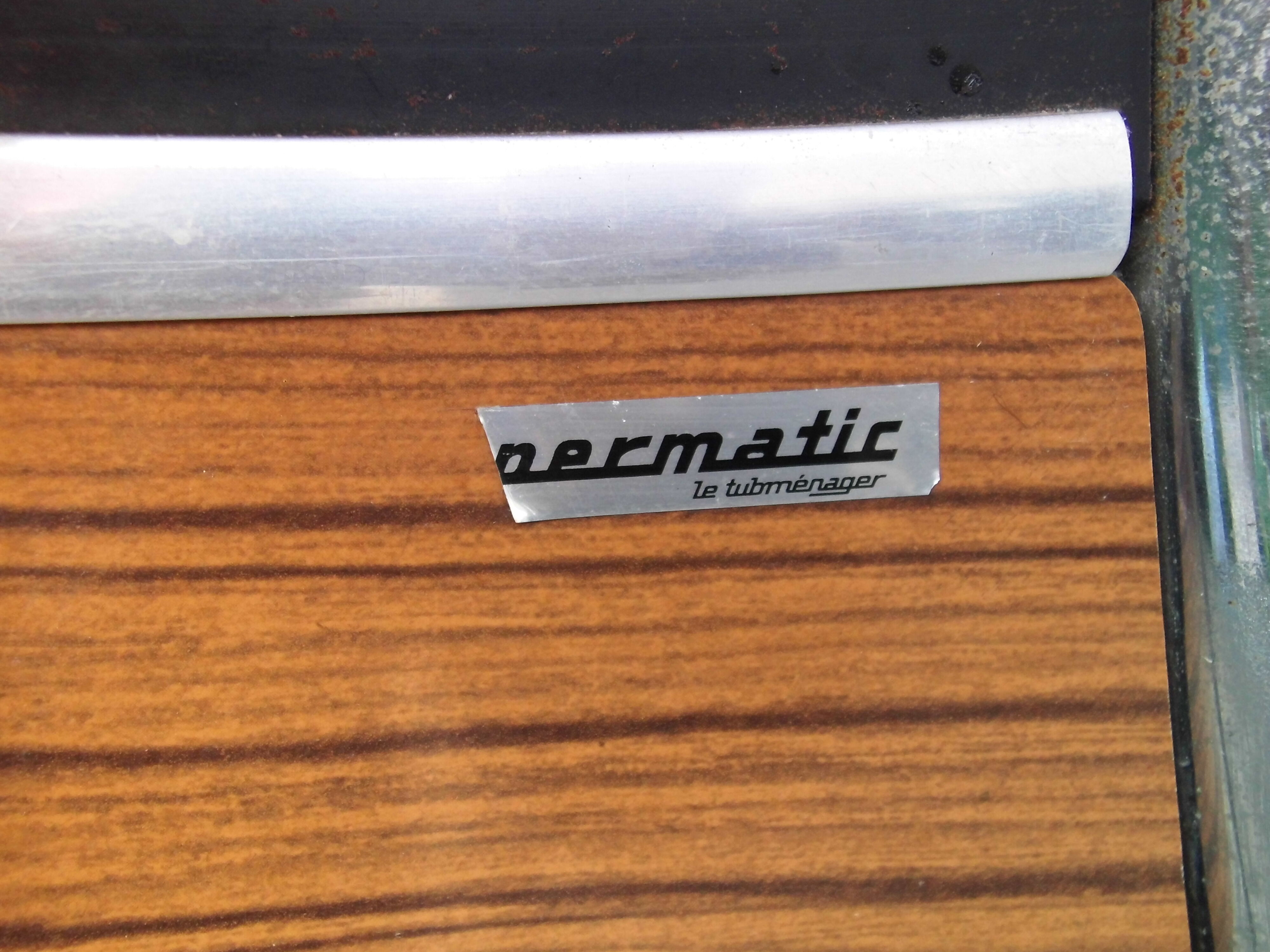 Table and its 2 chairs in brown formica Supermatic