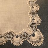 Napperon mouchoir en percale et dentelle fait main