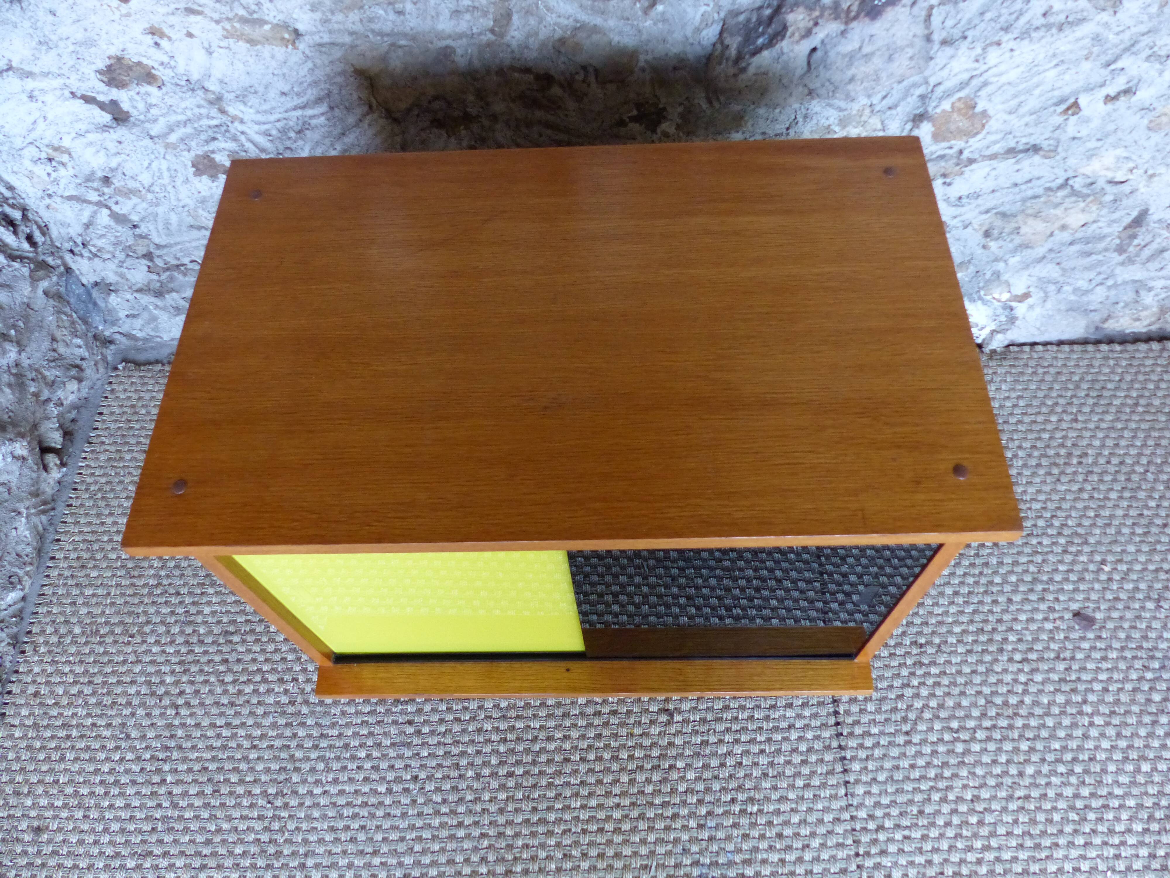 Buffet vintage yellow and black