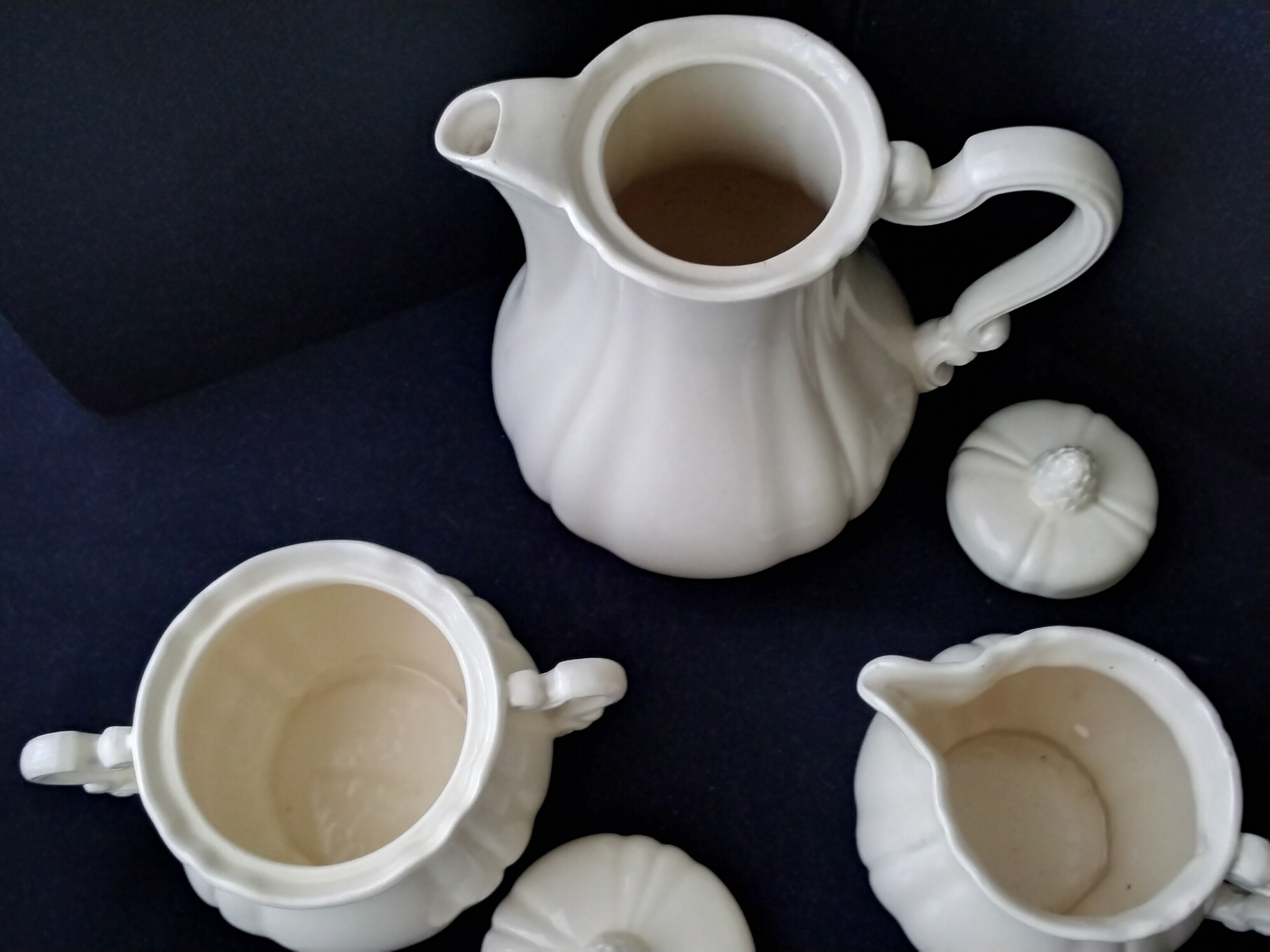 Set Sarreguemines coffee maker, sugar bowl, ivory cream pot