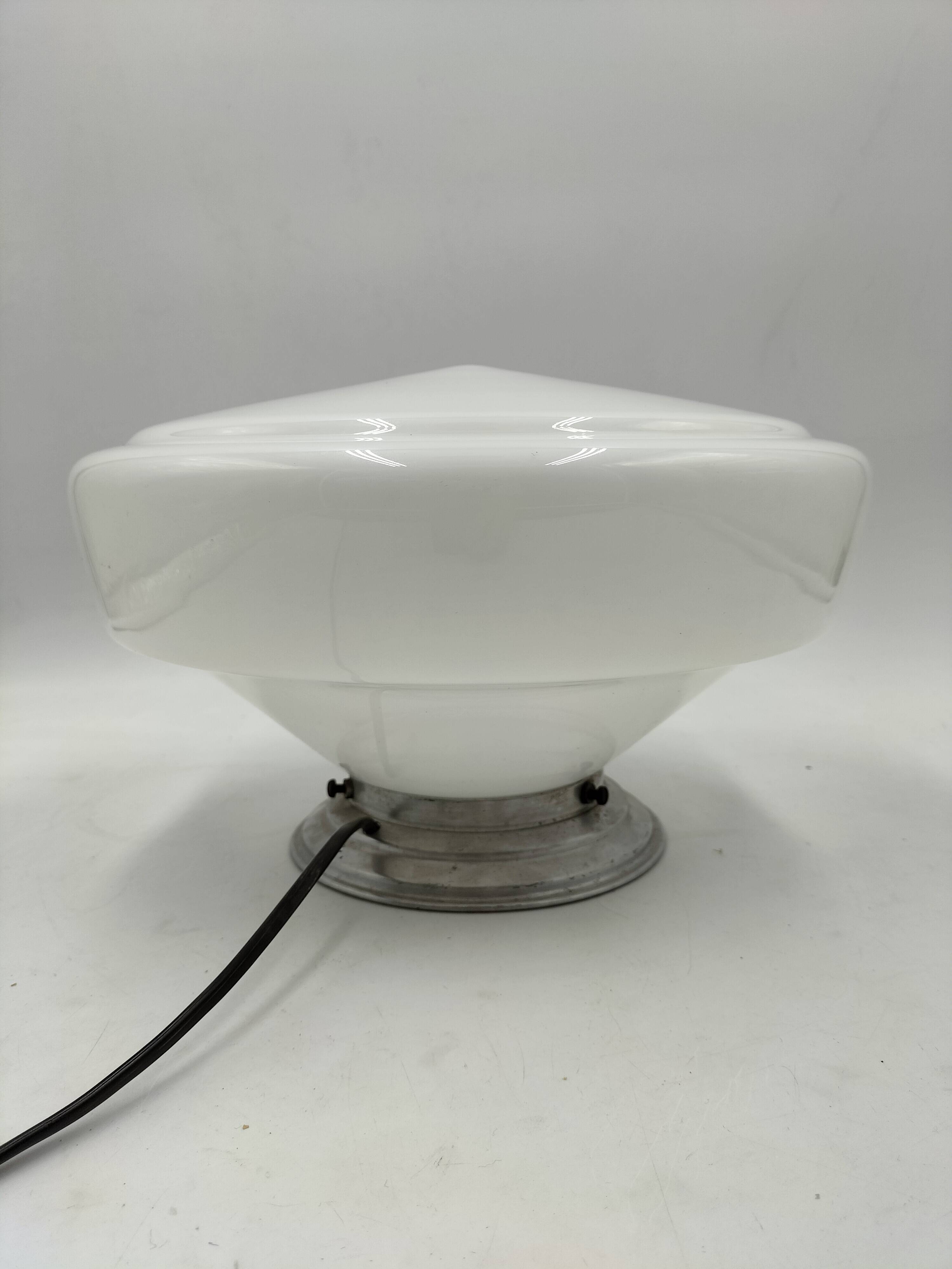Opaline lamp