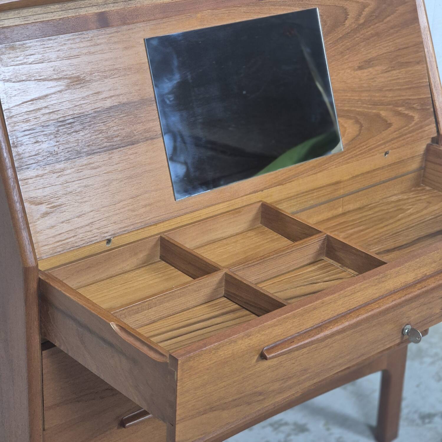 Bernhard Pedersen & Søn, secrétaire danois vintage, coiffeuse