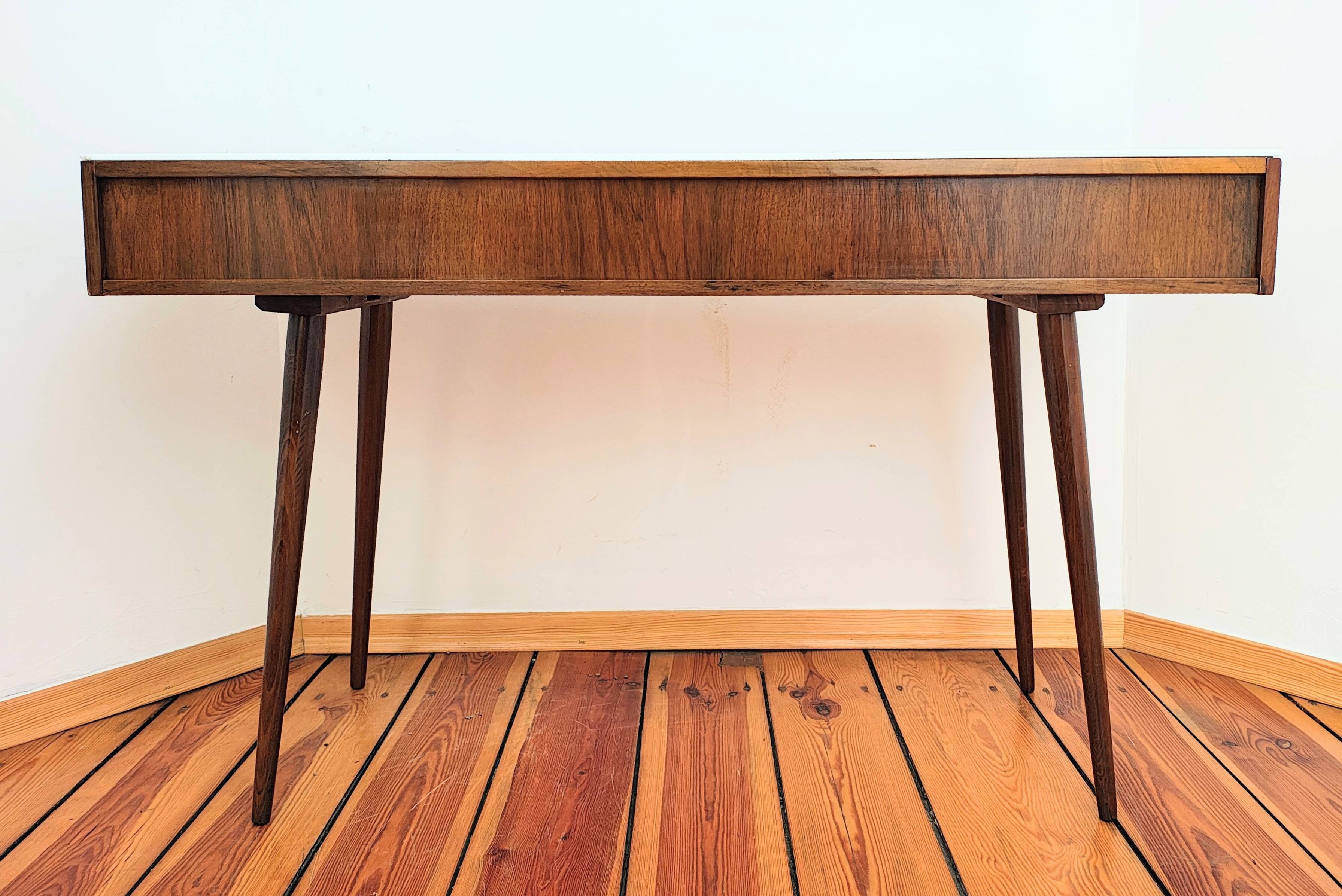 Bureau par M. Pozar pour Up Závody, ancienne Tchécoslovaquie, années 1960.