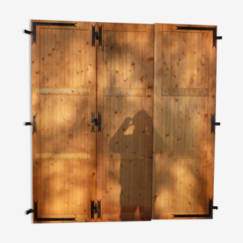 3 wooden shutters