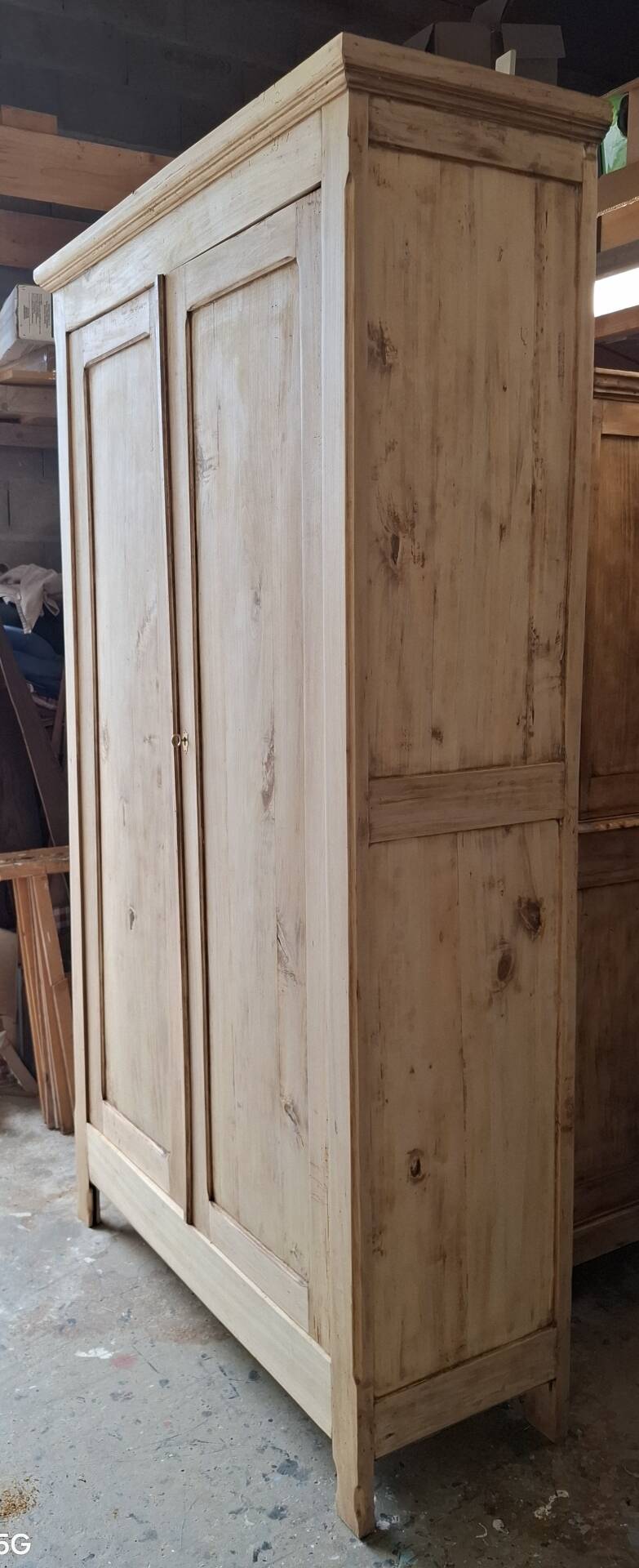 Armoire parisienne