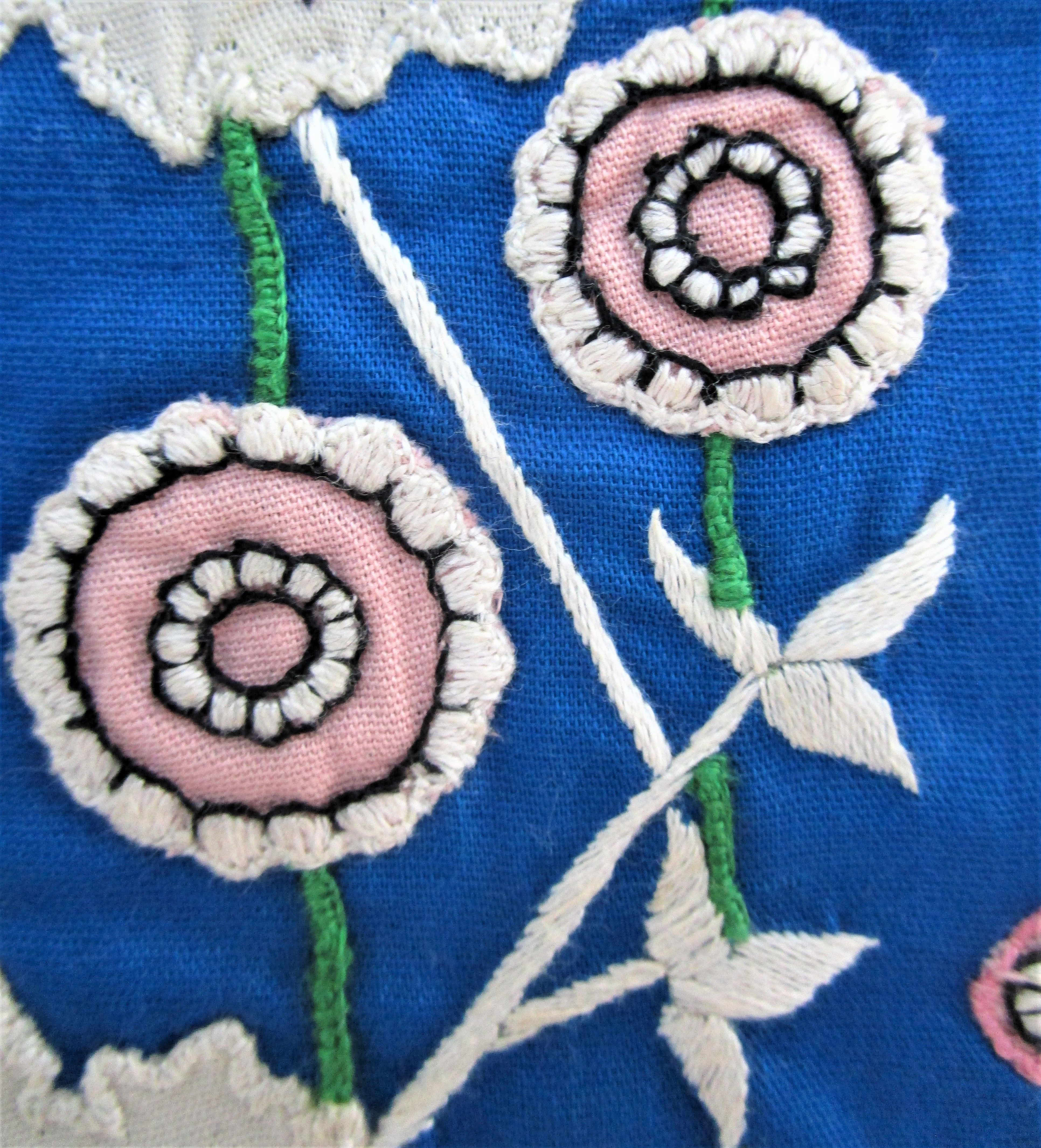 Hand-embroidered blue tapestry decorated with birds and flowers 70s-80s pondicherry