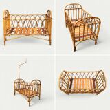 Lit bébé vintage en rotin 1960