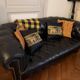 Canapé Chesterfield cuir noir + paire de fauteuils