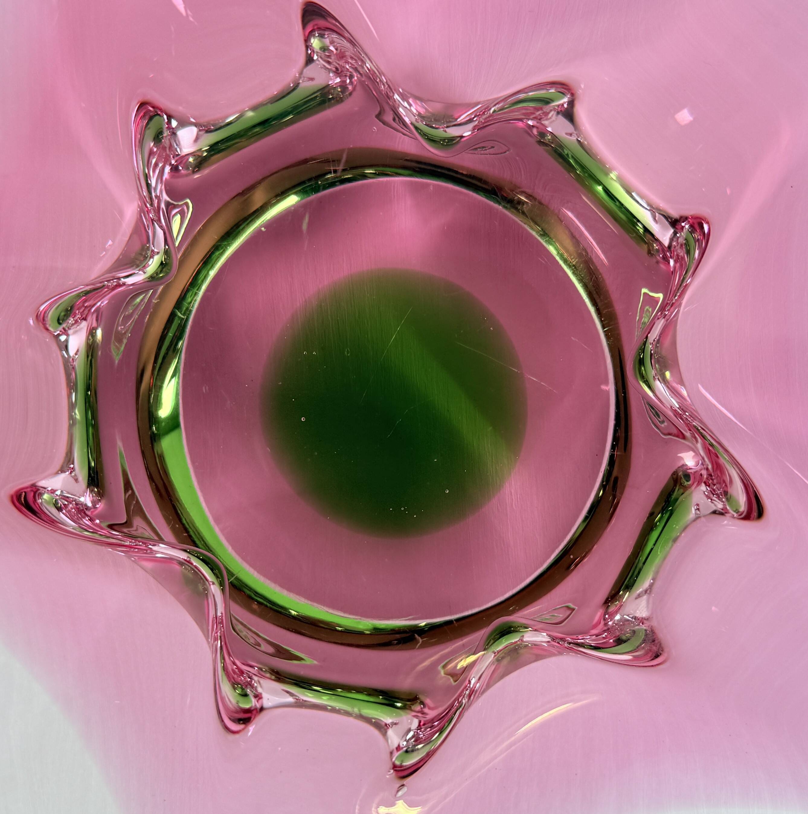 Bol en verre de Bohême en forme d'étoile, Josef Hospodka