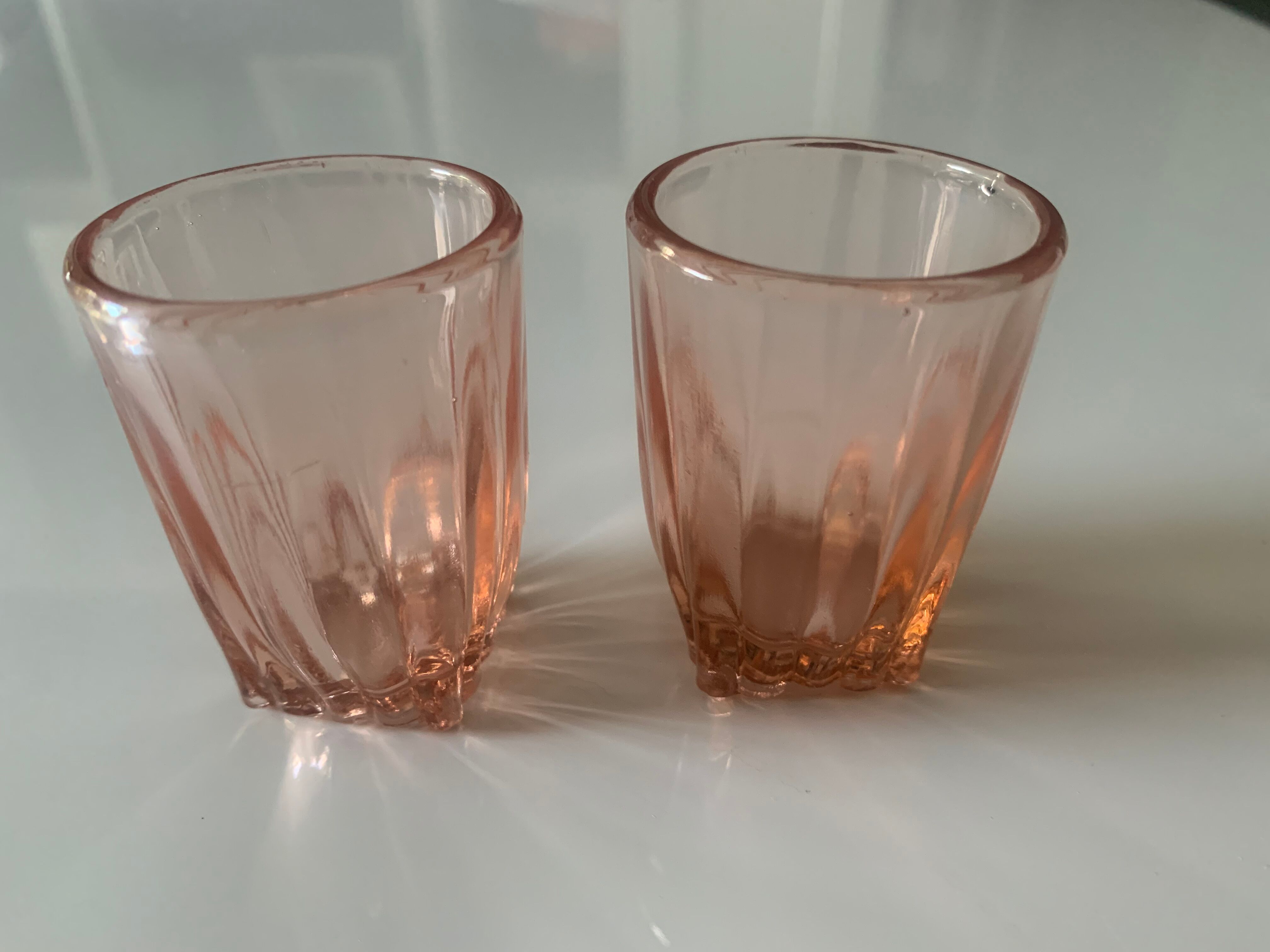 Set of 2 liquor glasses, pink glass