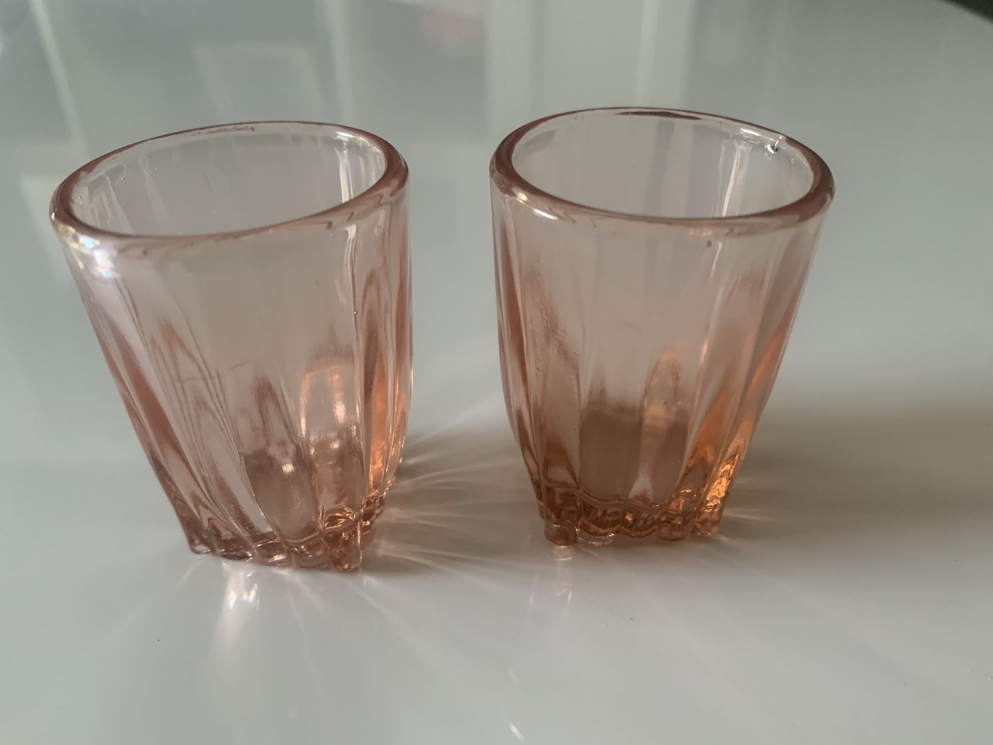 Set of 2 liquor glasses, pink glass