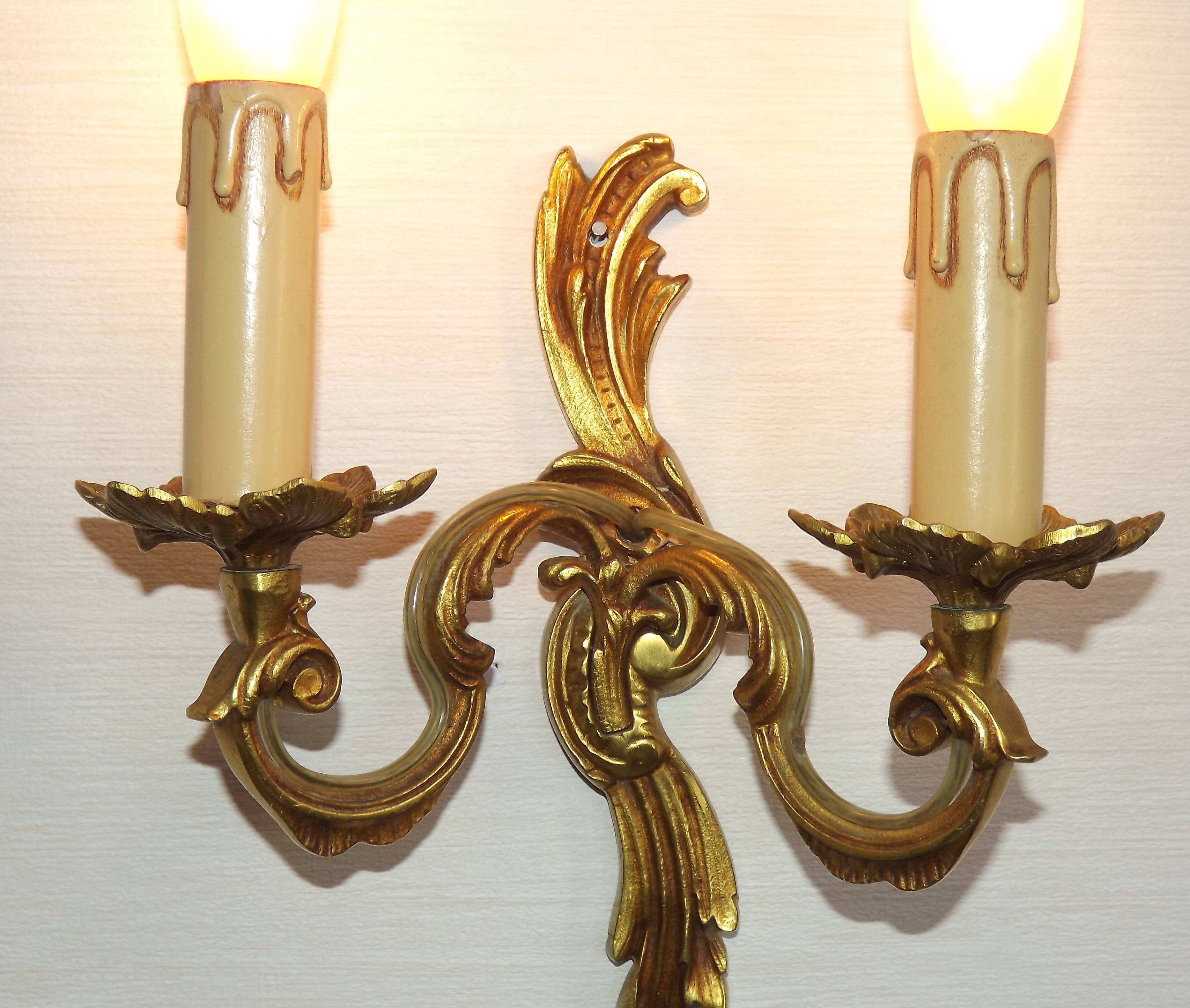 Stylish Vintage French Bronze Double Wall Sconce with Acanthus Leaf Detail